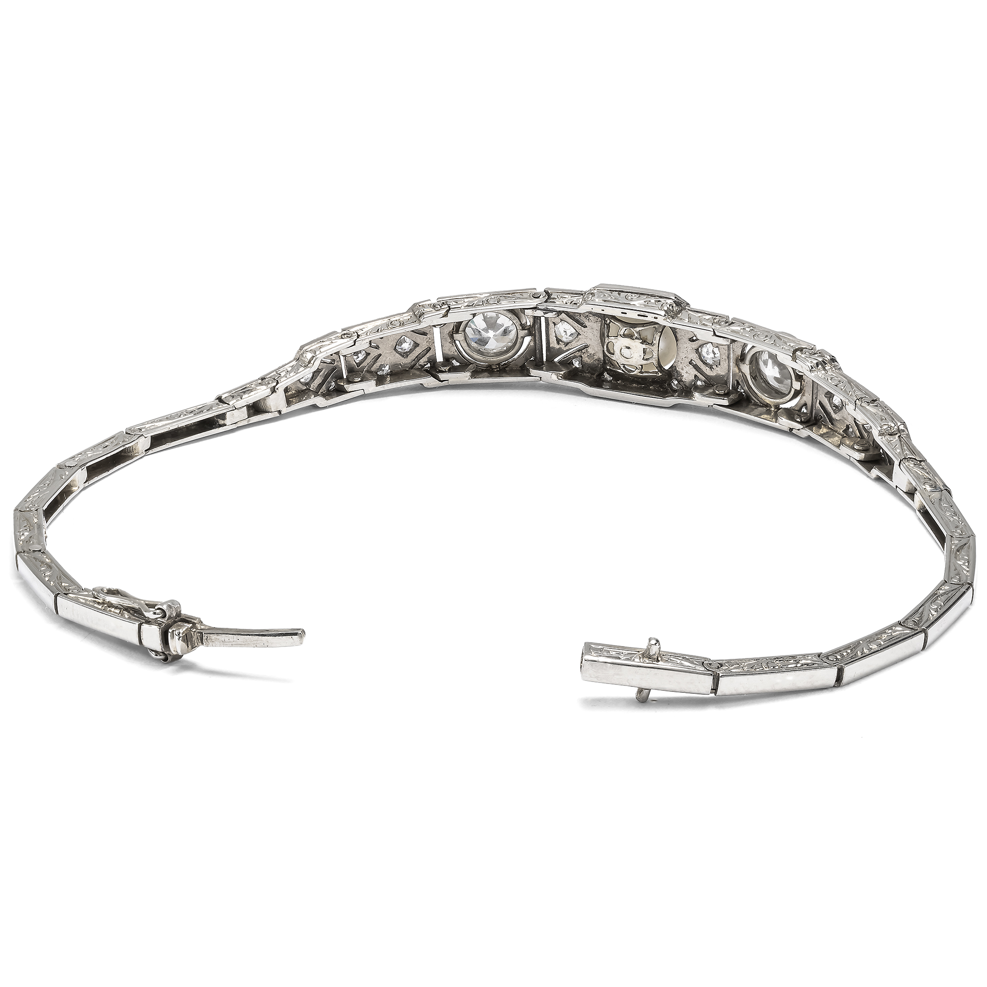 Ideales Art Déco Armband mit Orientperle & Diamanten in Platin, um 1930 Ideales Art Déco Armband mit Orientperle & Diamanten in Platin, um 1930