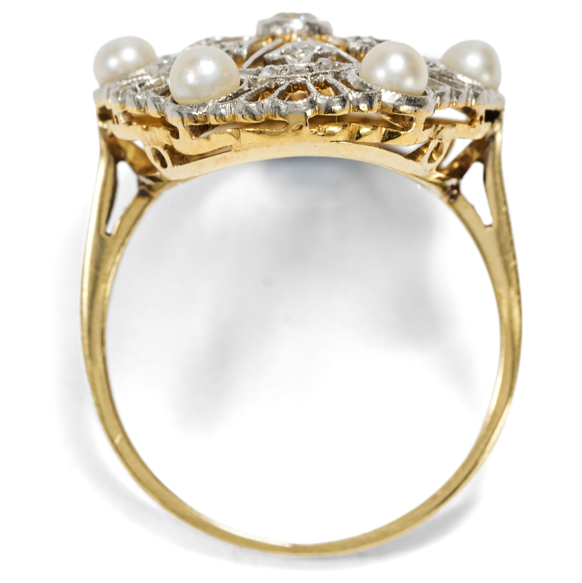 Eleganter Ring mit Naturperlen & Diamanten in Platin auf Gold, um 1910 & später Eleganter Ring mit Naturperlen & Diamanten in Platin auf Gold, um 1910 & später