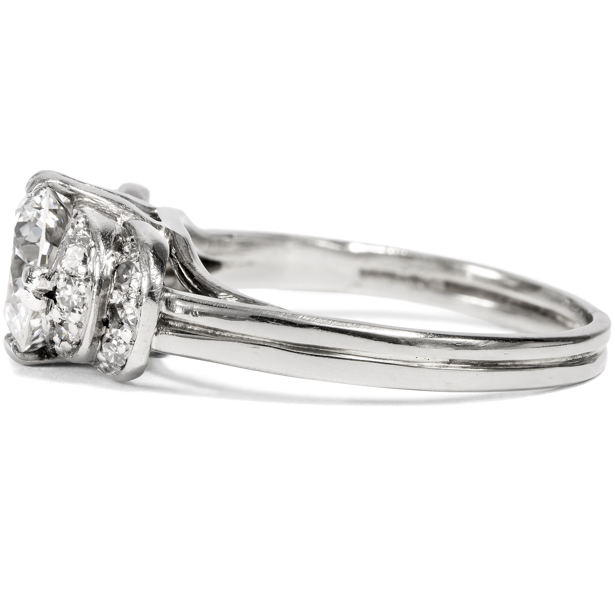 Wunderbarer antiker Diamantring aus Weißgold und Platin um 1935 Wunderbarer antiker Diamantring aus Weißgold und Platin um 1935