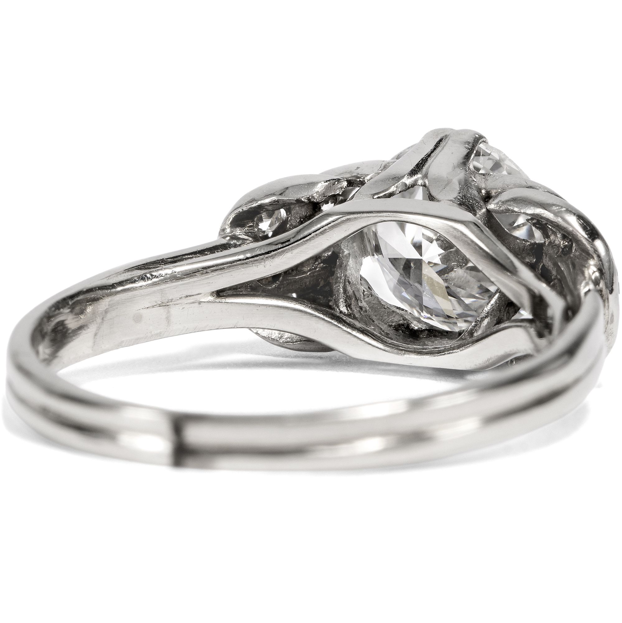 Wunderbarer antiker Diamantring aus Weißgold und Platin um 1935 Wunderbarer antiker Diamantring aus Weißgold und Platin um 1935