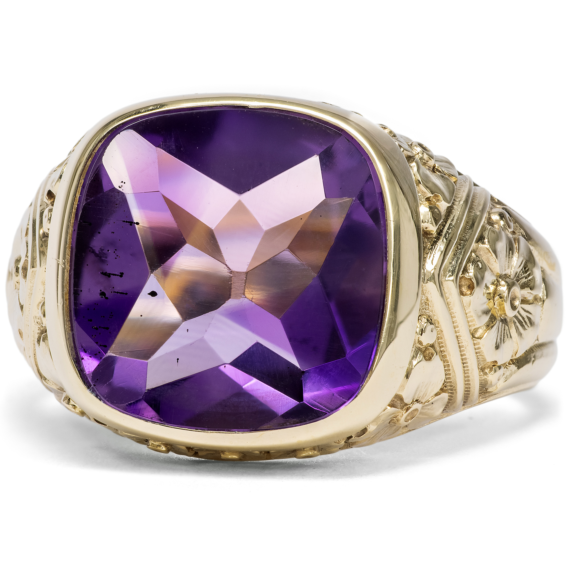 Fein gravierter Ring mit Amethyst in Gold, um 1910 Fein gravierter Ring mit Amethyst in Gold, um 1910