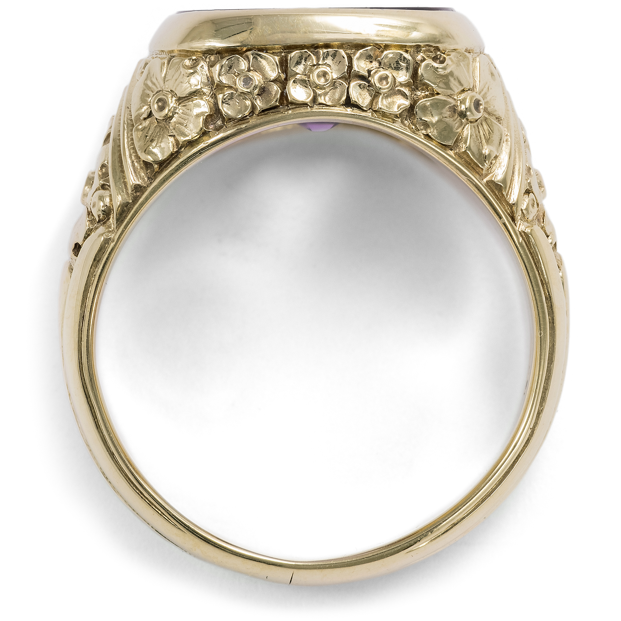 Fein gravierter Ring mit Amethyst in Gold, um 1910 Fein gravierter Ring mit Amethyst in Gold, um 1910