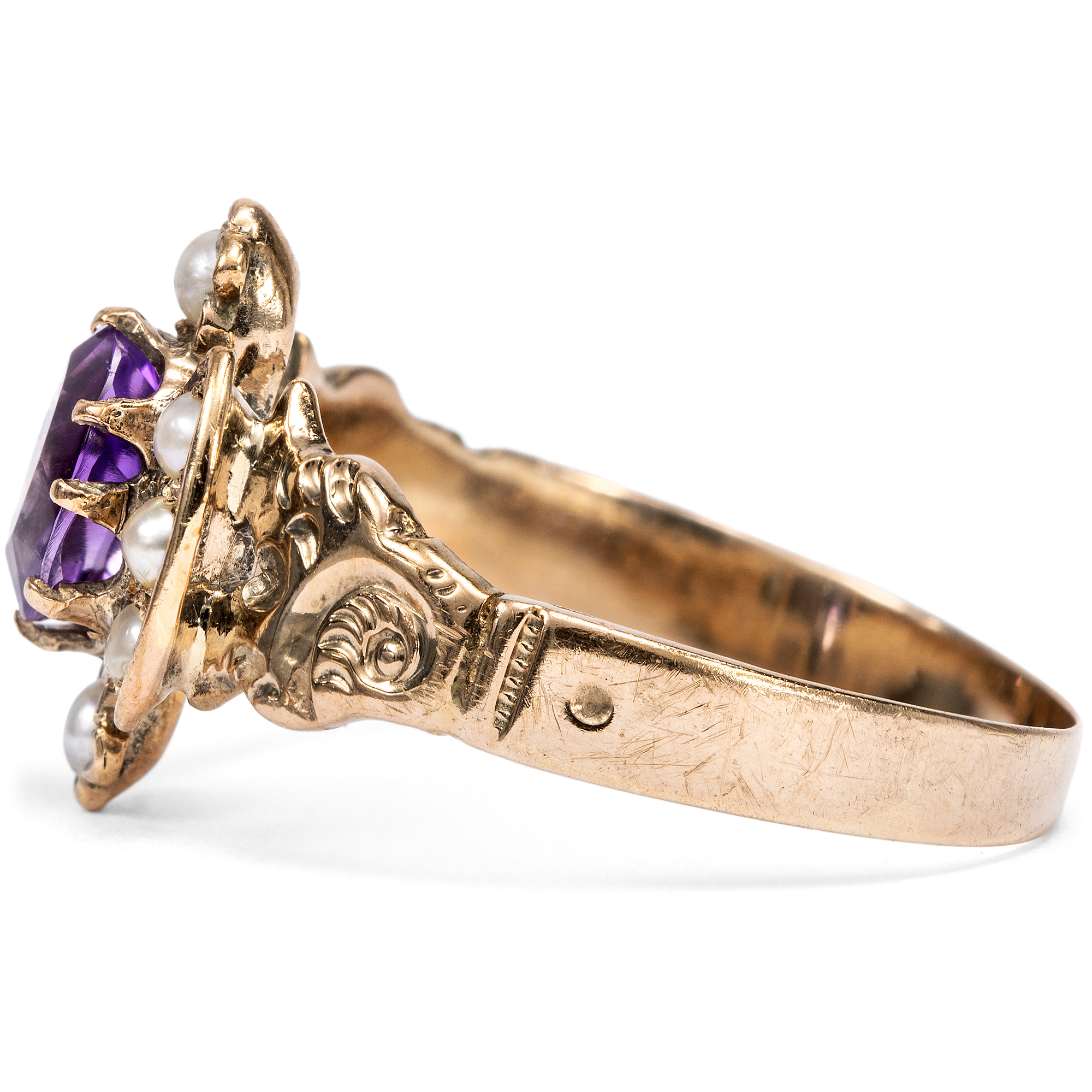 Zarter Goldring mit Amethyst und Perlen, um 1890 Zarter Goldring mit Amethyst und Perlen, um 1890