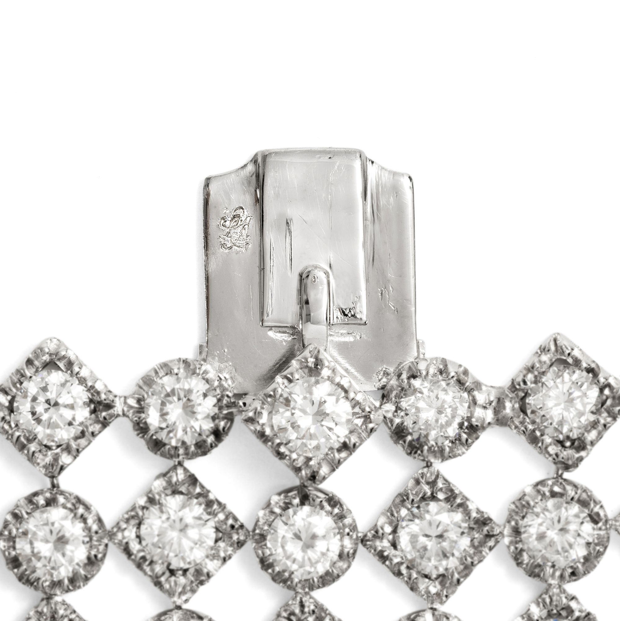Luxuriöses Armband mit 45,00 Karat Diamanten in Weißgold, um 2000 Luxuriöses Armband mit 45,00 Karat Diamanten in Weißgold, um 2000