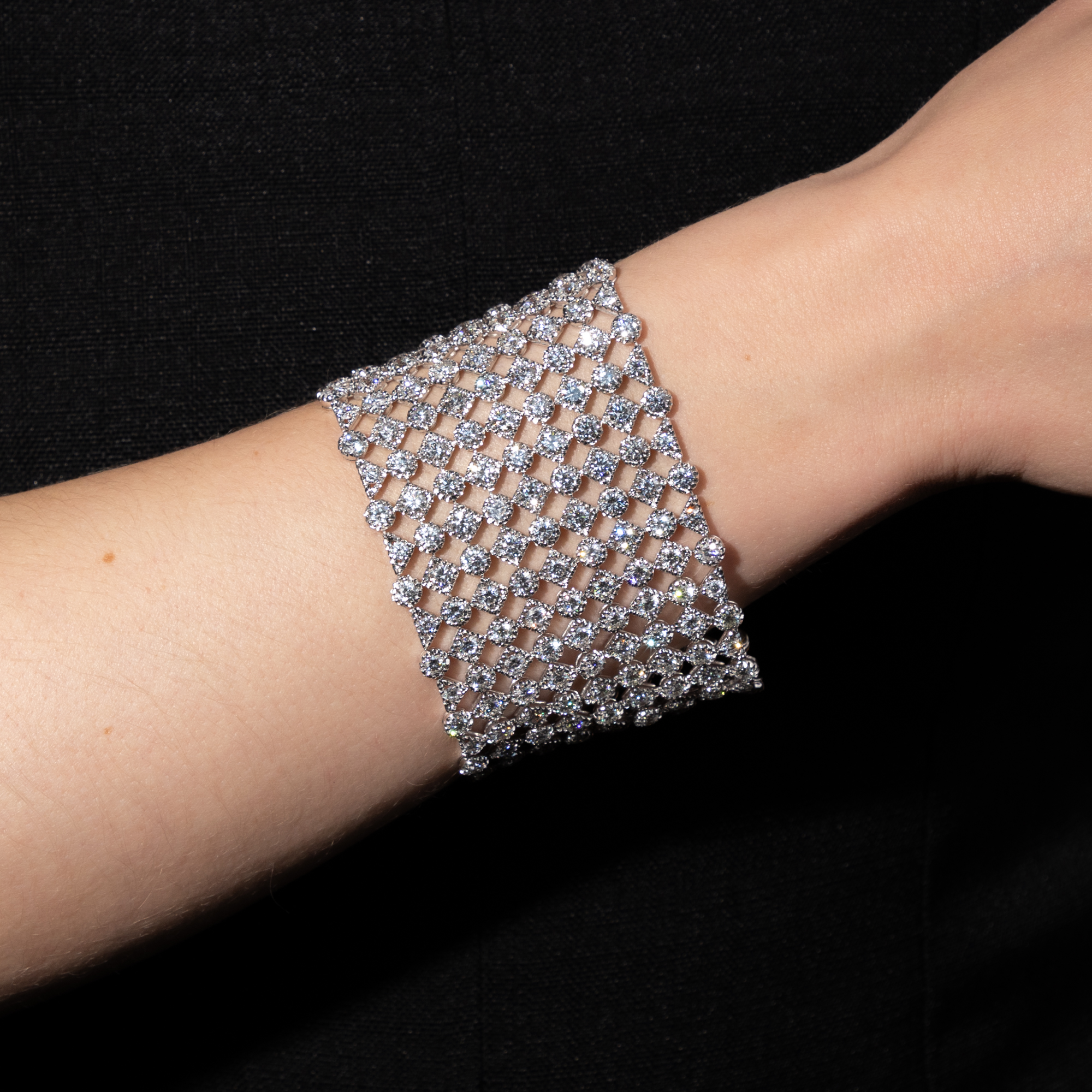 Luxuriöses Armband mit 45,00 Karat Diamanten in Weißgold, um 2000 Luxuriöses Armband mit 45,00 Karat Diamanten in Weißgold, um 2000