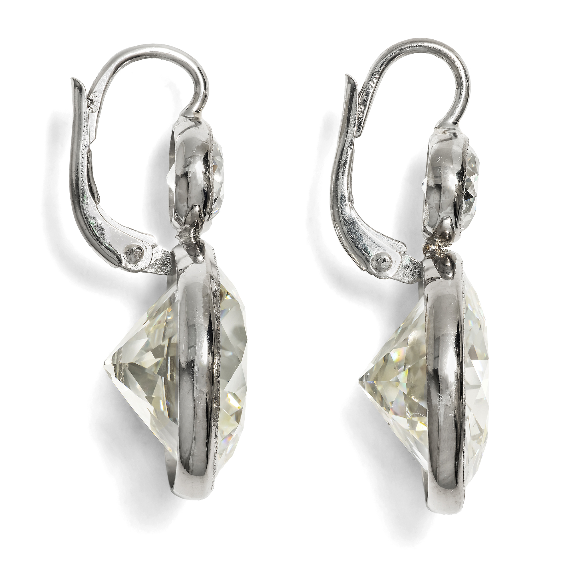 Außergewöhnliche Ohrhänger mit historischen Diamanten im Altschliff, Gerhard Lährm, Salzburg Außergewöhnliche Ohrhänger mit historischen Diamanten im Altschliff, Gerhard Lährm, Salzburg