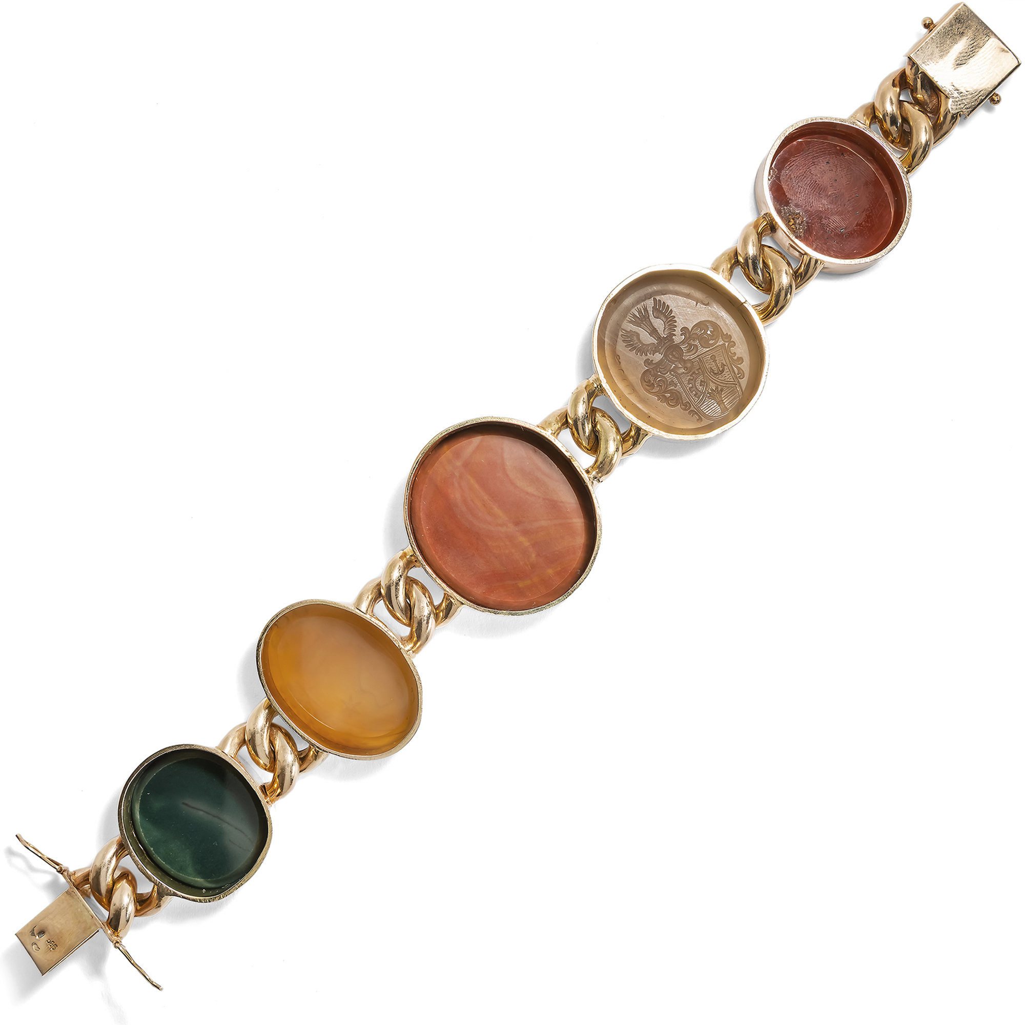 Ungewöhnliches Armband mit großen antiken Wappen-Intaglios in Gold, Wien um 1985 Ungewöhnliches Armband mit großen antiken Wappen-Intaglios in Gold, Wien um 1985