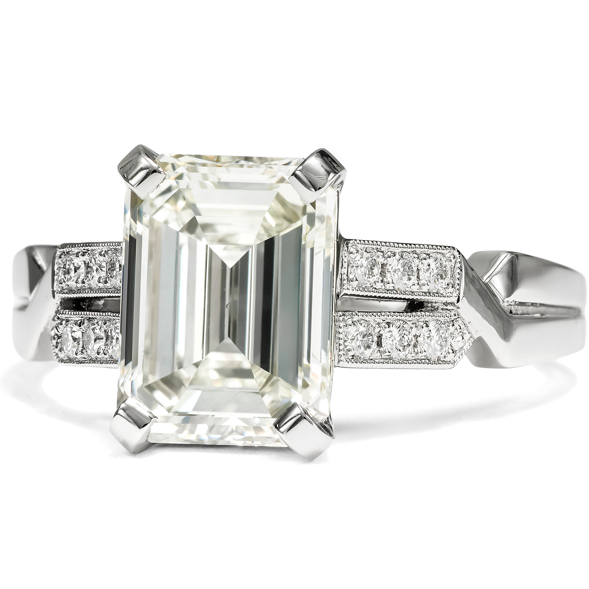 Kostbarer Ring mit 3,03 ct Emerald Cut Diamant in Platin, aus unserer Werkstatt Kostbarer Ring mit 3,03 ct Emerald Cut Diamant in Platin, aus unserer Werkstatt