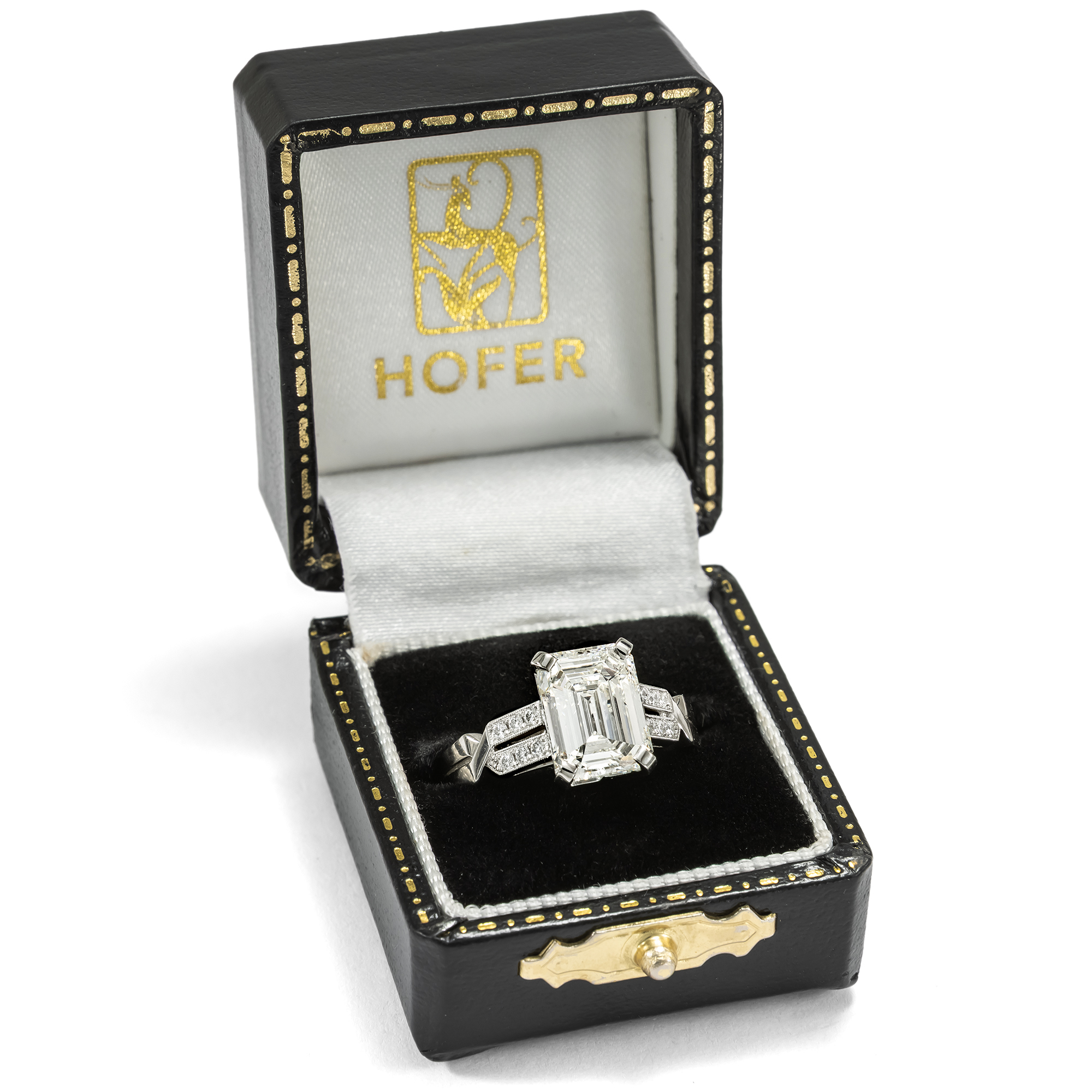 Kostbarer Ring mit 3,03 ct Emerald Cut Diamant in Platin, aus unserer Werkstatt Kostbarer Ring mit 3,03 ct Emerald Cut Diamant in Platin, aus unserer Werkstatt