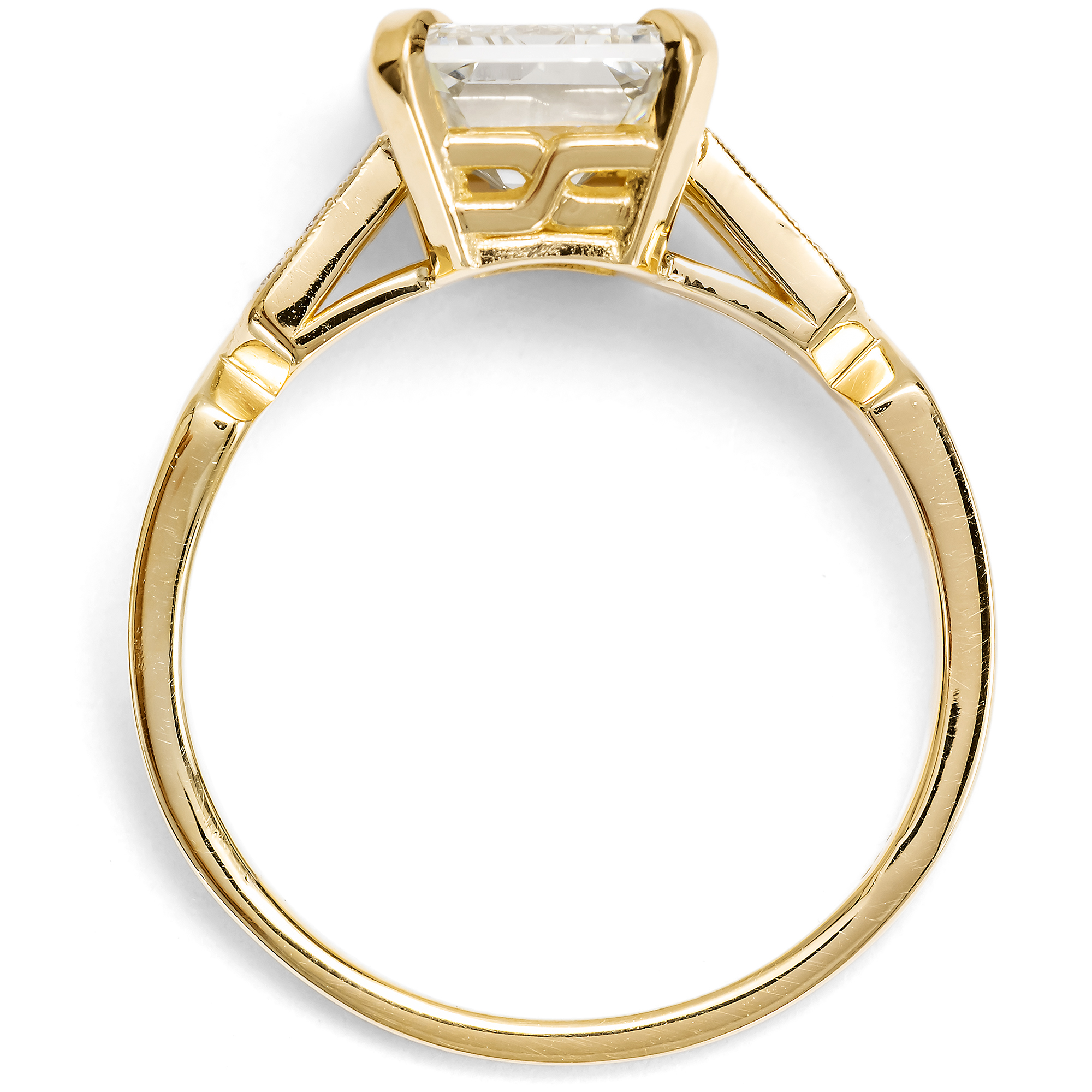 Kostbarer Ring mit 3,01 ct Emerald Cut Diamant in Gelbgold, aus unserer Werkstatt Kostbarer Ring mit 3,01 ct Emerald Cut Diamant in Gelbgold, aus unserer Werkstatt