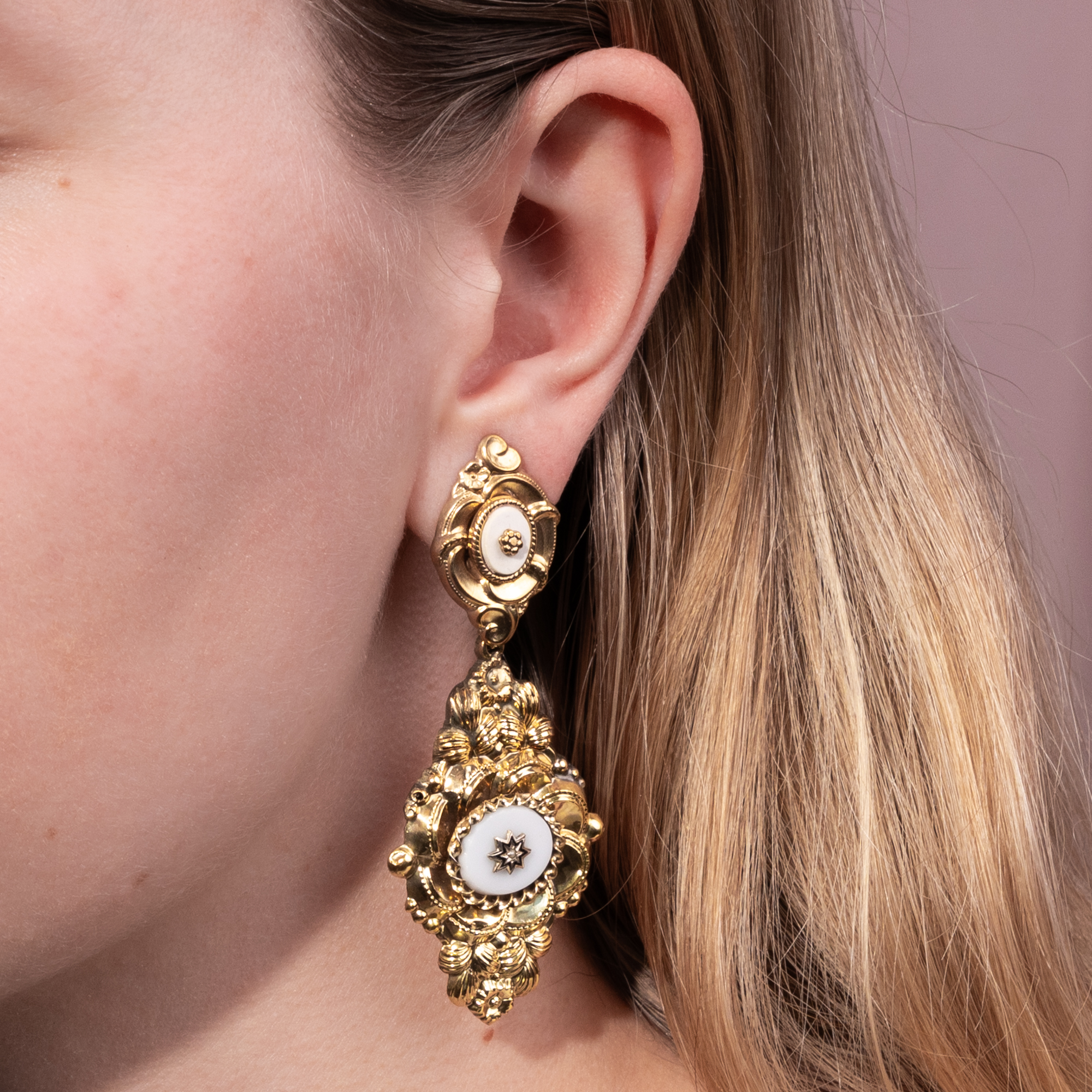 Opulente Ohrclips aus vergoldetem Silber, um 1845 & später Opulente Ohrclips aus vergoldetem Silber, um 1845 & später