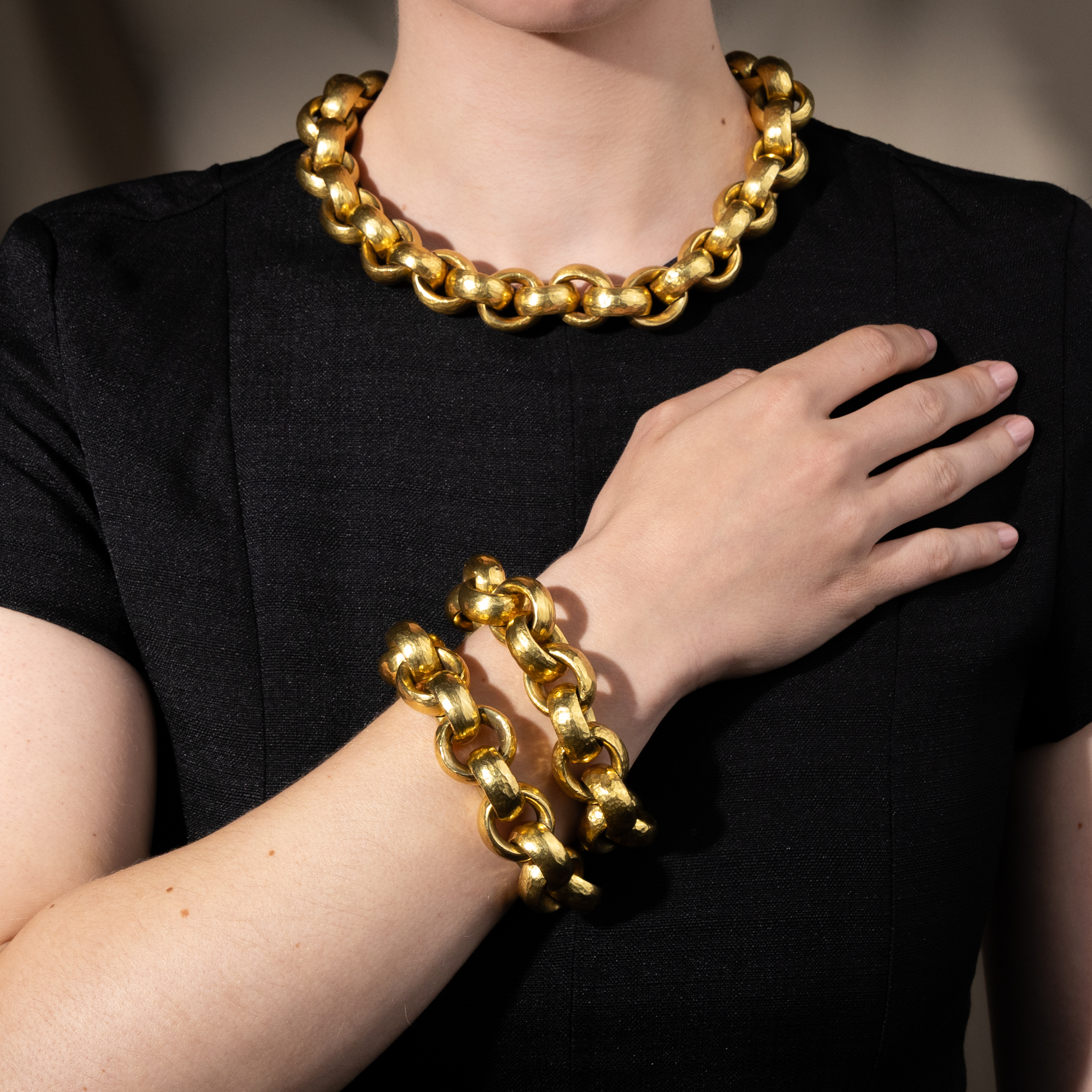 Fabelhafte, wandelbare Kette mit Armbändern aus 936 Gramm 18-karätigem Gold, um 1985 Fabelhafte, wandelbare Kette mit Armbändern aus 936 Gramm 18-karätigem Gold, um 1985