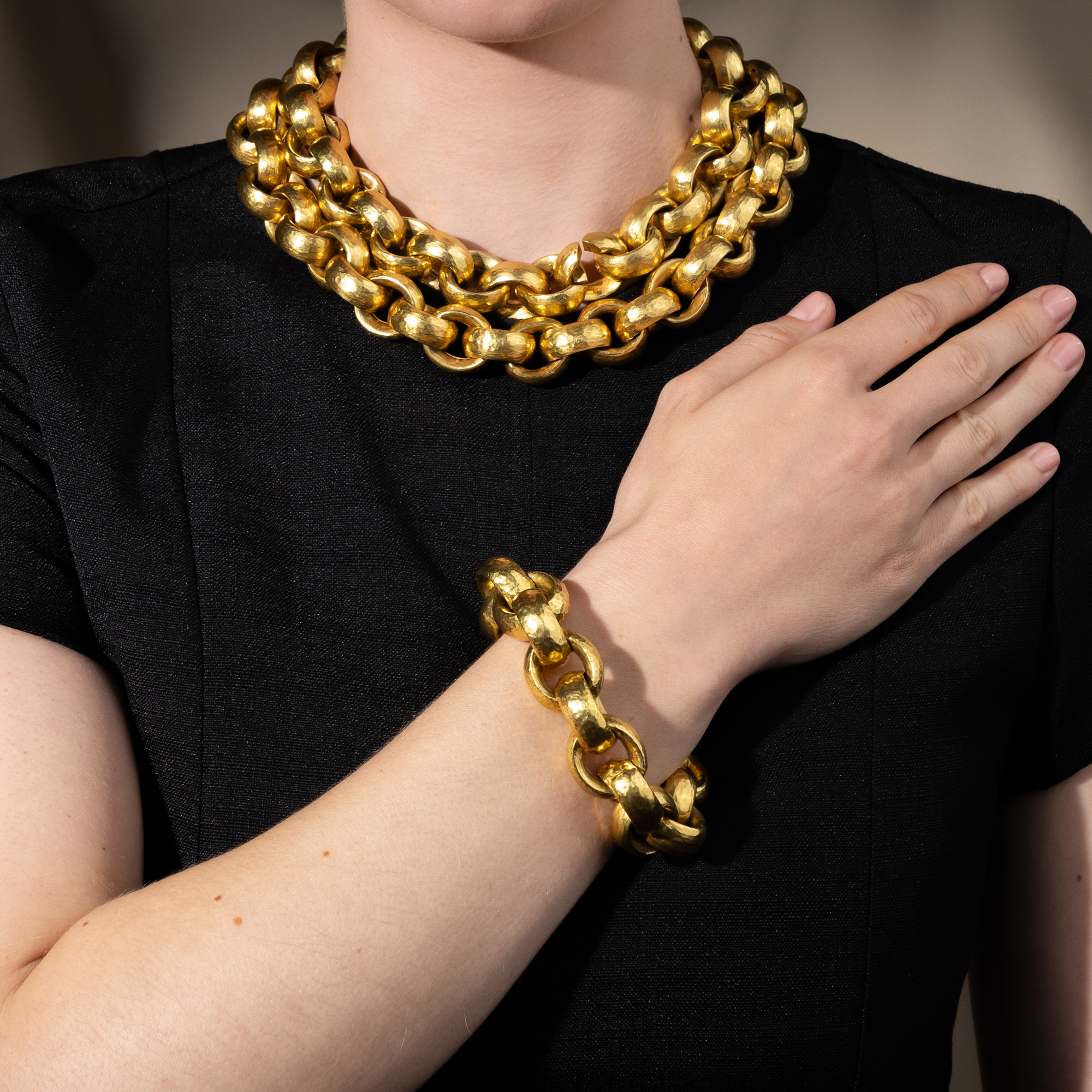 Fabelhafte, wandelbare Kette mit Armbändern aus 936 Gramm 18-karätigem Gold, um 1985 Fabelhafte, wandelbare Kette mit Armbändern aus 936 Gramm 18-karätigem Gold, um 1985