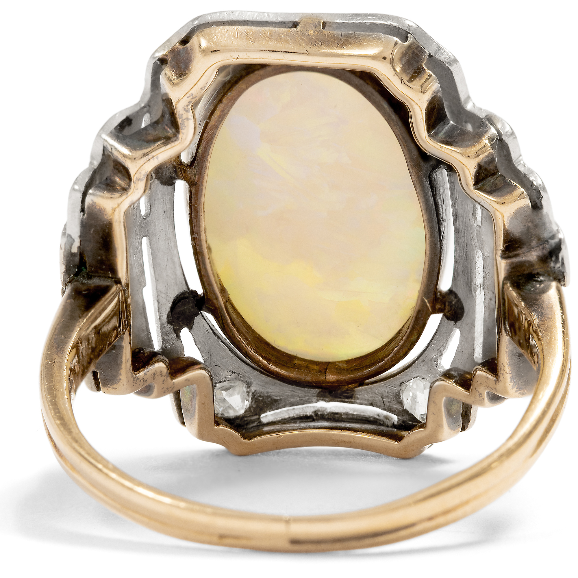 Wunderbarer Ring des Jugendstil mit australischem Vollopal in Gold und Platin um 1910 Wunderbarer Ring des Jugendstil mit australischem Vollopal in Gold und Platin um 1910