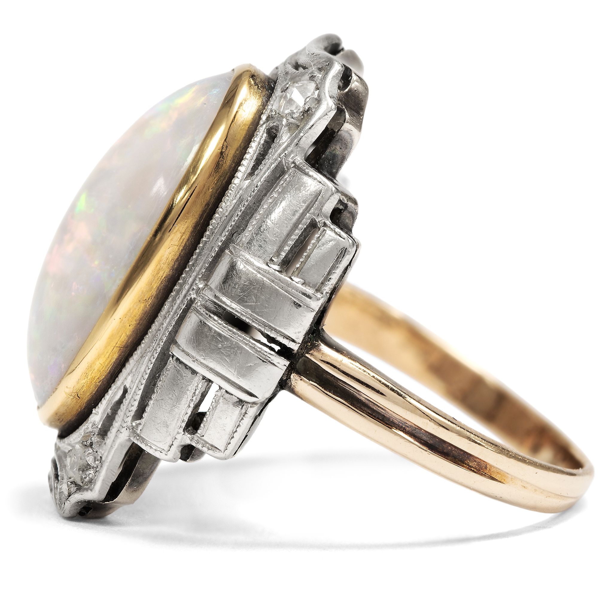 Wunderbarer Ring des Jugendstil mit australischem Vollopal in Gold und Platin um 1910 Wunderbarer Ring des Jugendstil mit australischem Vollopal in Gold und Platin um 1910