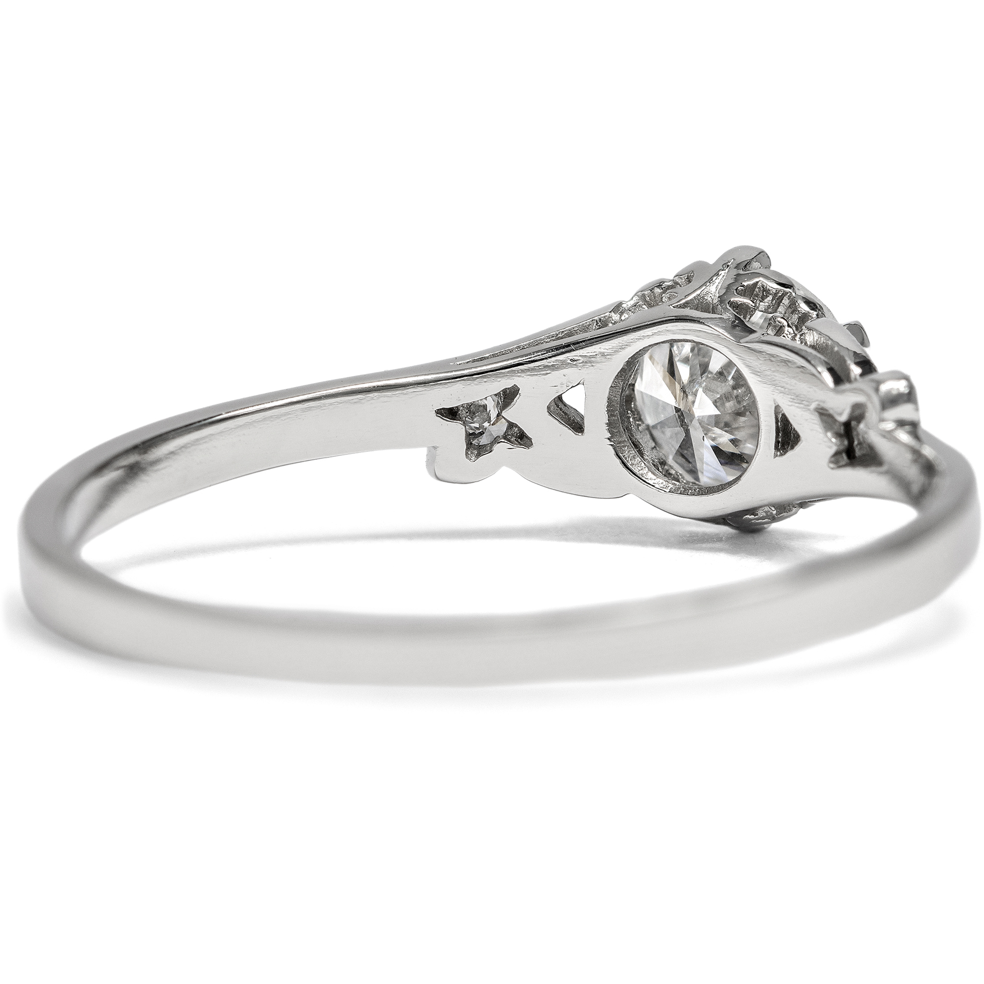 Zarter Ring mit vintage Brillant (0,64 ct, H) in Platin, aus unserer Werkstatt Zarter Ring mit vintage Brillant (0,64 ct, H) in Platin, aus unserer Werkstatt
