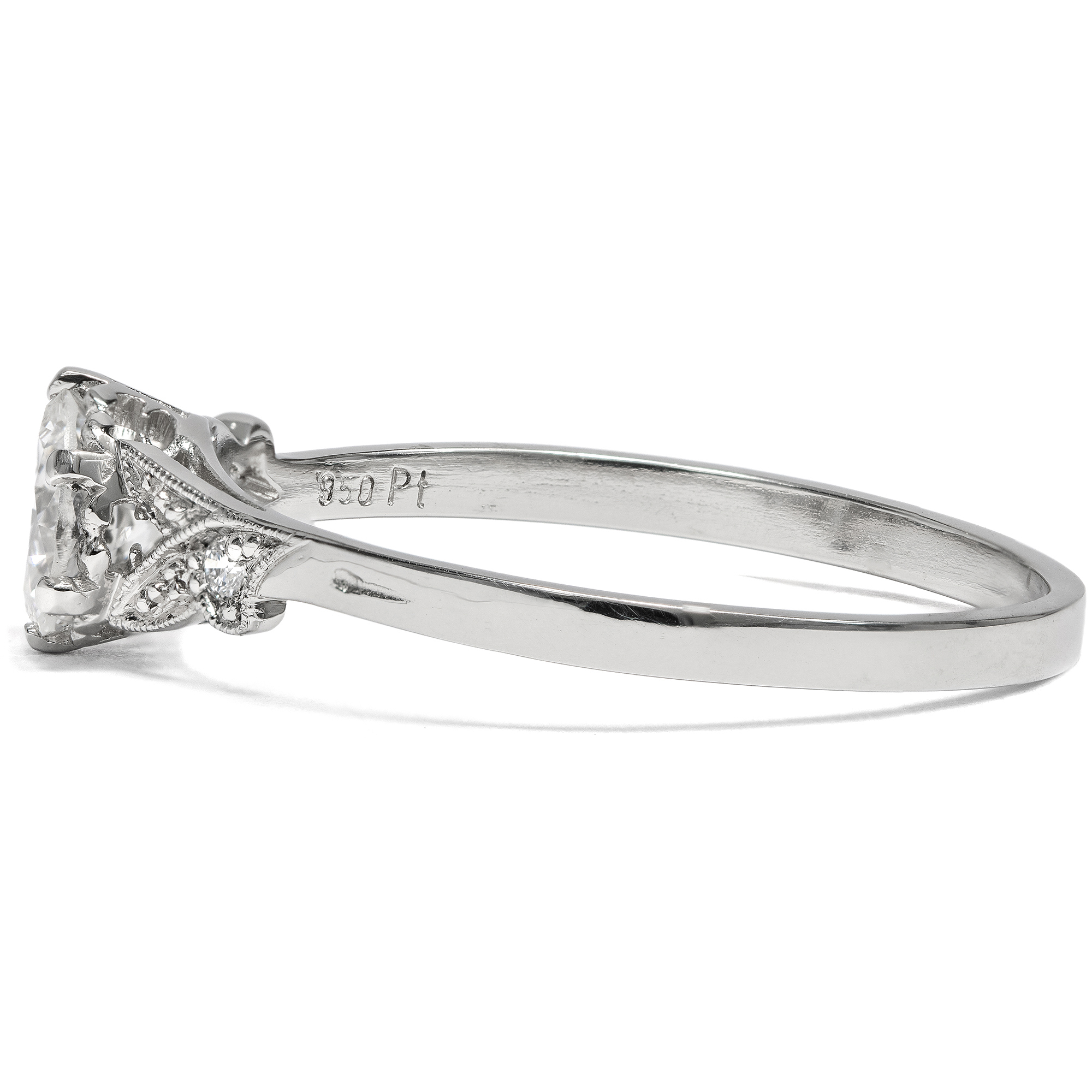 Zarter Ring mit vintage Brillant (0,64 ct, H) in Platin, aus unserer Werkstatt Zarter Ring mit vintage Brillant (0,64 ct, H) in Platin, aus unserer Werkstatt