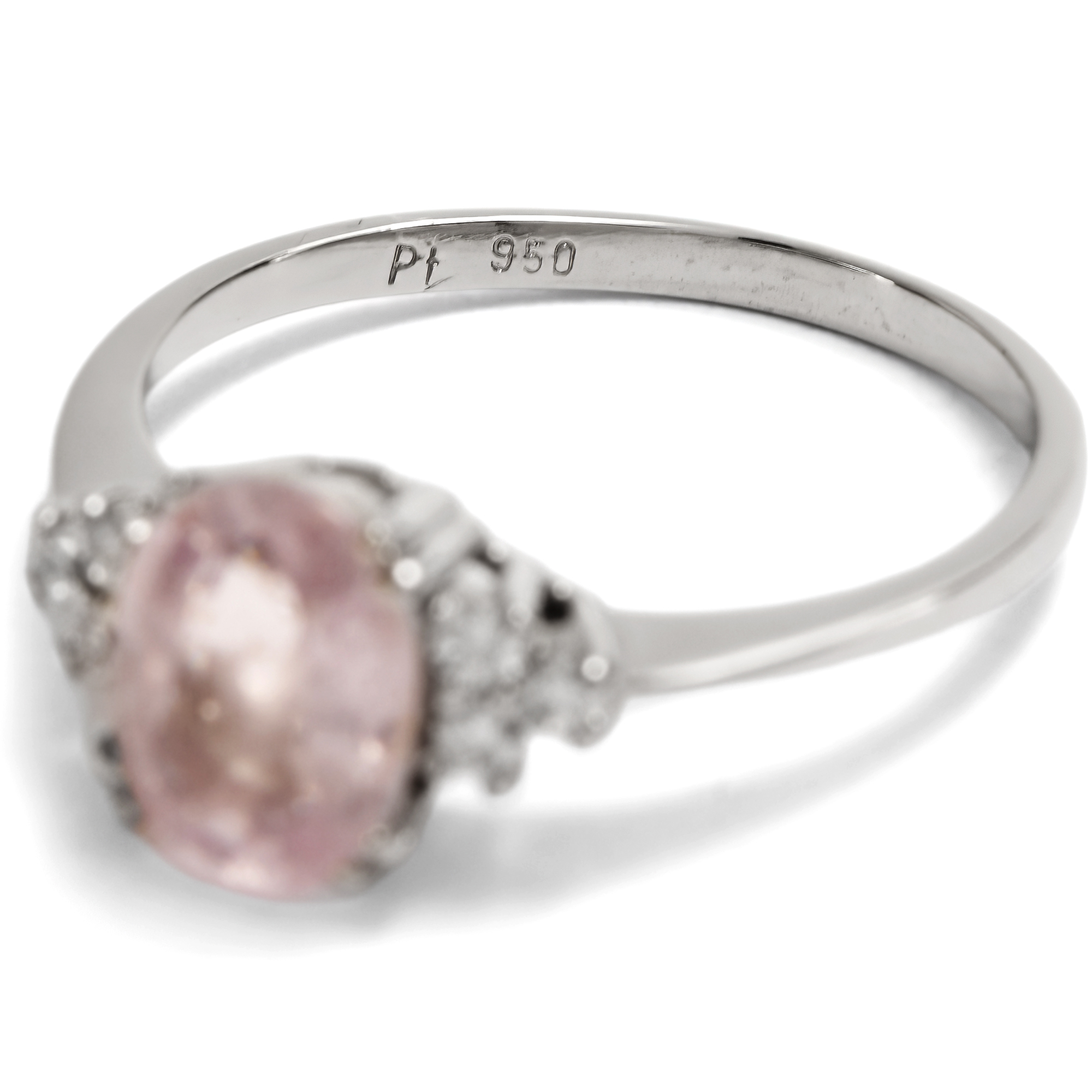 Zarter Ring mit unbehandeltem Saphir & Diamanten in Platin, aus unserer Werkstatt Zarter Ring mit unbehandeltem Saphir & Diamanten in Platin, aus unserer Werkstatt