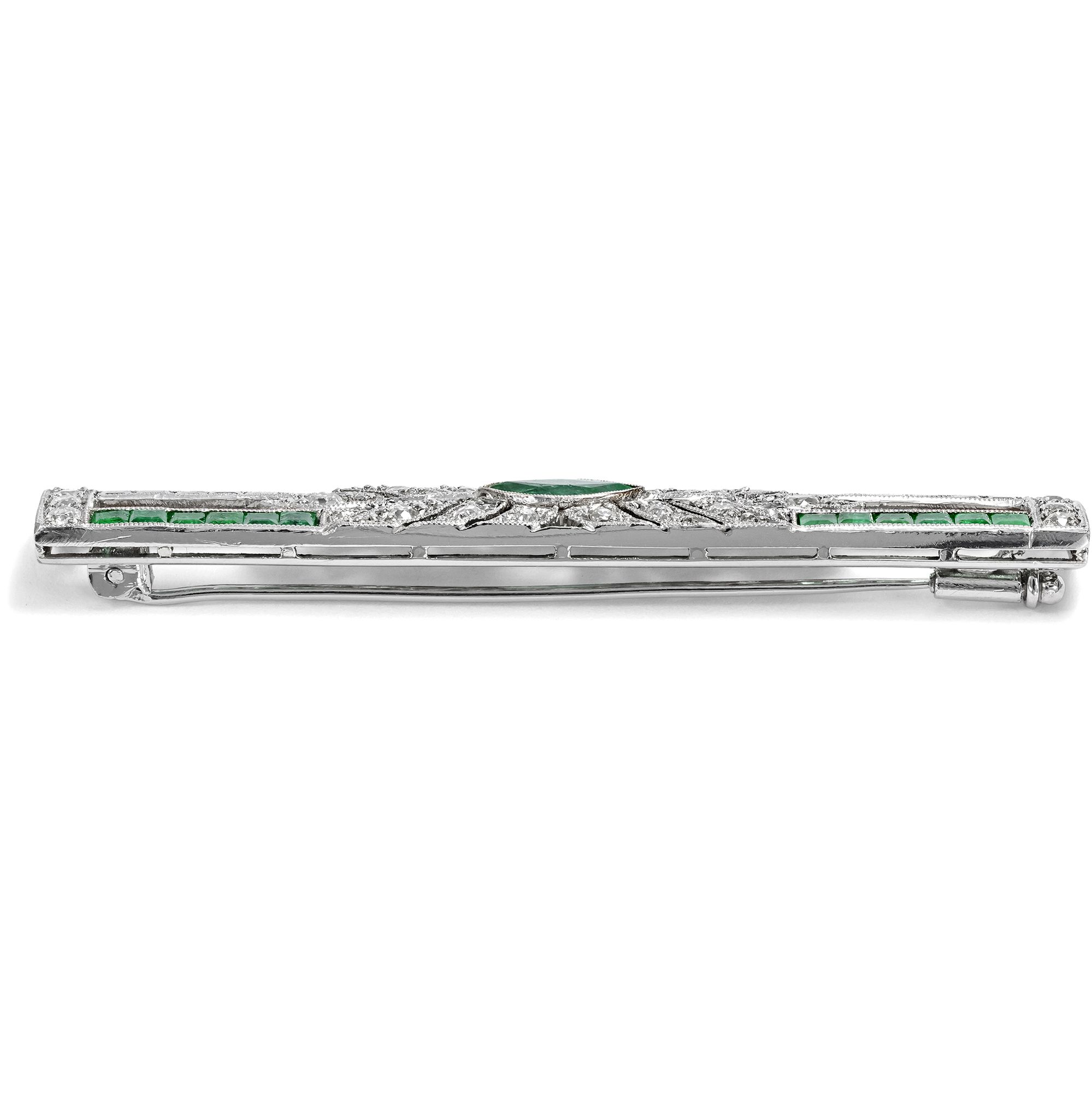 Elegante Brosche des Art Déco mit Smaragden & Diamanten in Platin, um 1925 Elegante Brosche des Art Déco mit Smaragden & Diamanten in Platin, um 1925