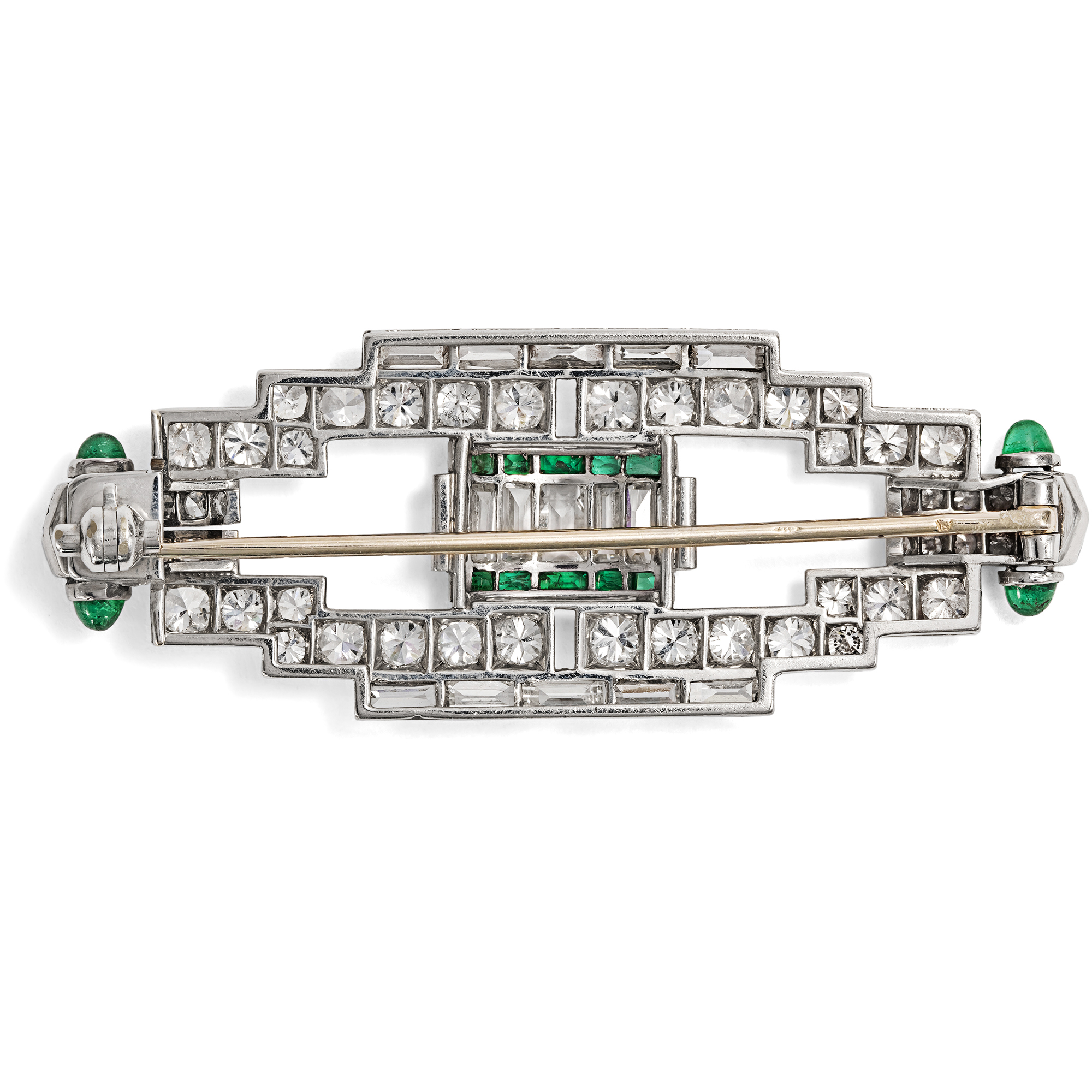 Elegante Art Déco-Brosche mit Smaragd und Diamanten in Platin, Frankreich um 1930 Elegante Art Déco-Brosche mit Smaragd und Diamanten in Platin, Frankreich um 1930