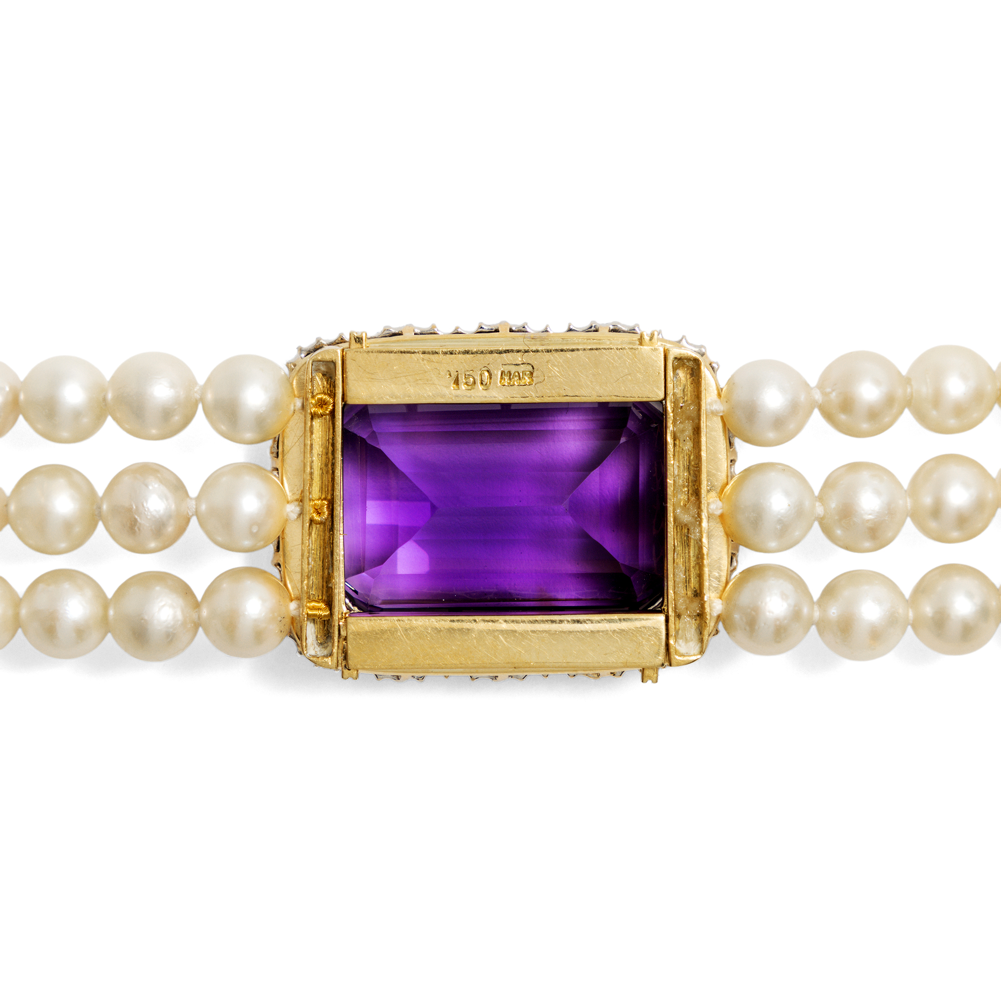 Dreireihiges Perlencollier in Prinzess-Länge mit Amethyst-Schließe, 1950er Jahre Dreireihiges Perlencollier in Prinzess-Länge mit Amethyst-Schließe, 1950er Jahre