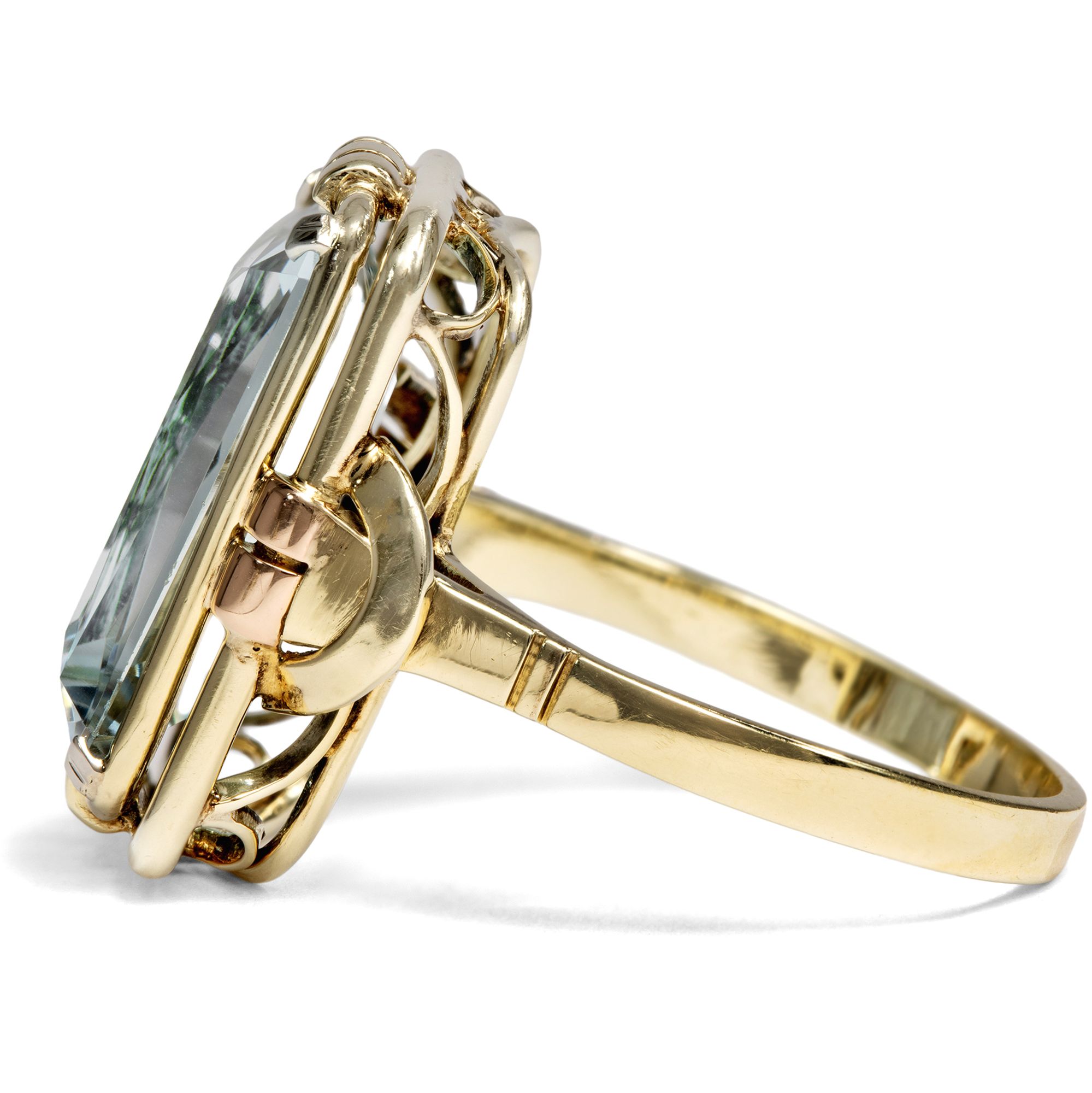 Ausdrucksstarker Ring des Art Déco Ring Aquamarin in mehrfarbigem Gold, um 1940 Ausdrucksstarker Ring des Art Déco Ring Aquamarin in mehrfarbigem Gold, um 1940