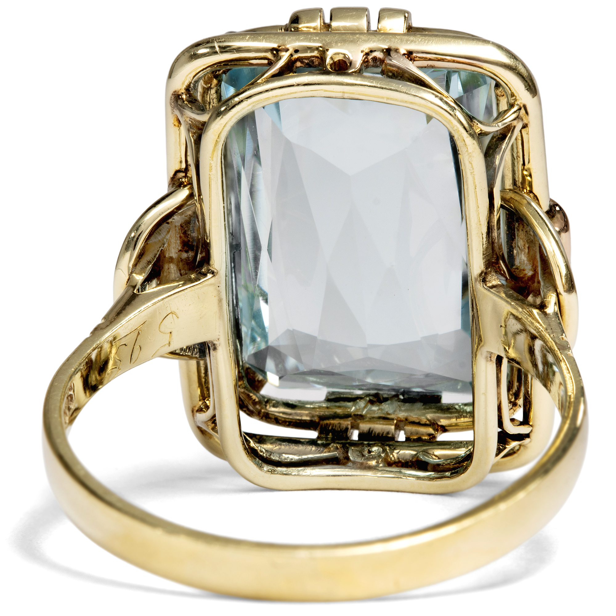 Ausdrucksstarker Ring des Art Déco Ring Aquamarin in mehrfarbigem Gold, um 1940 Ausdrucksstarker Ring des Art Déco Ring Aquamarin in mehrfarbigem Gold, um 1940