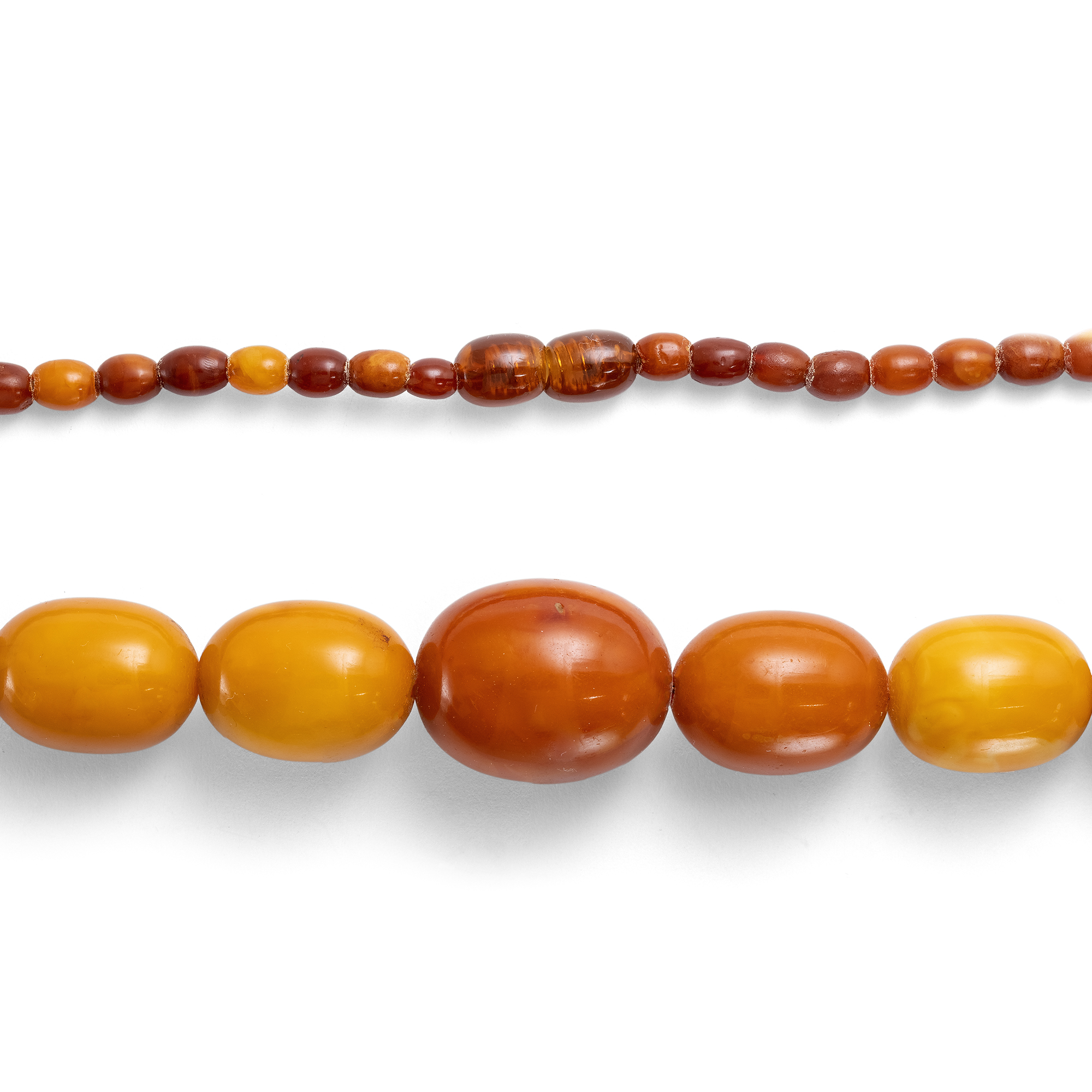 Antikes Collier aus „Butterscotch“- Bernstein in Olivenform, um 1930 Antikes Collier aus „Butterscotch“- Bernstein in Olivenform, um 1930