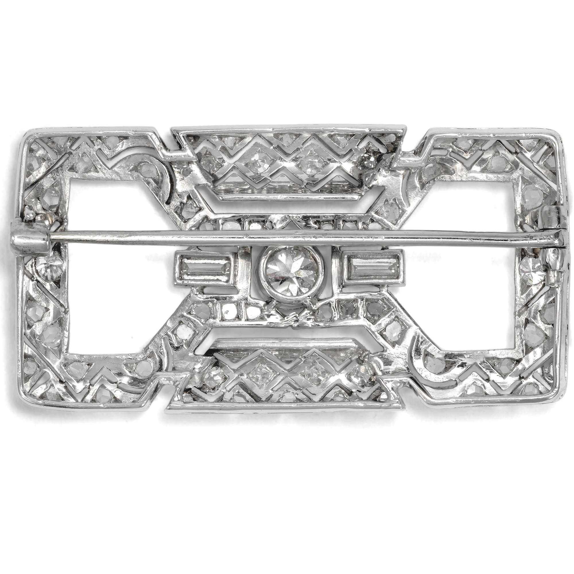 Zierliche Brosche des Art Déco mit Diamanten in Platin auf Weißgold, um 1925 Zierliche Brosche des Art Déco mit Diamanten in Platin auf Weißgold, um 1925