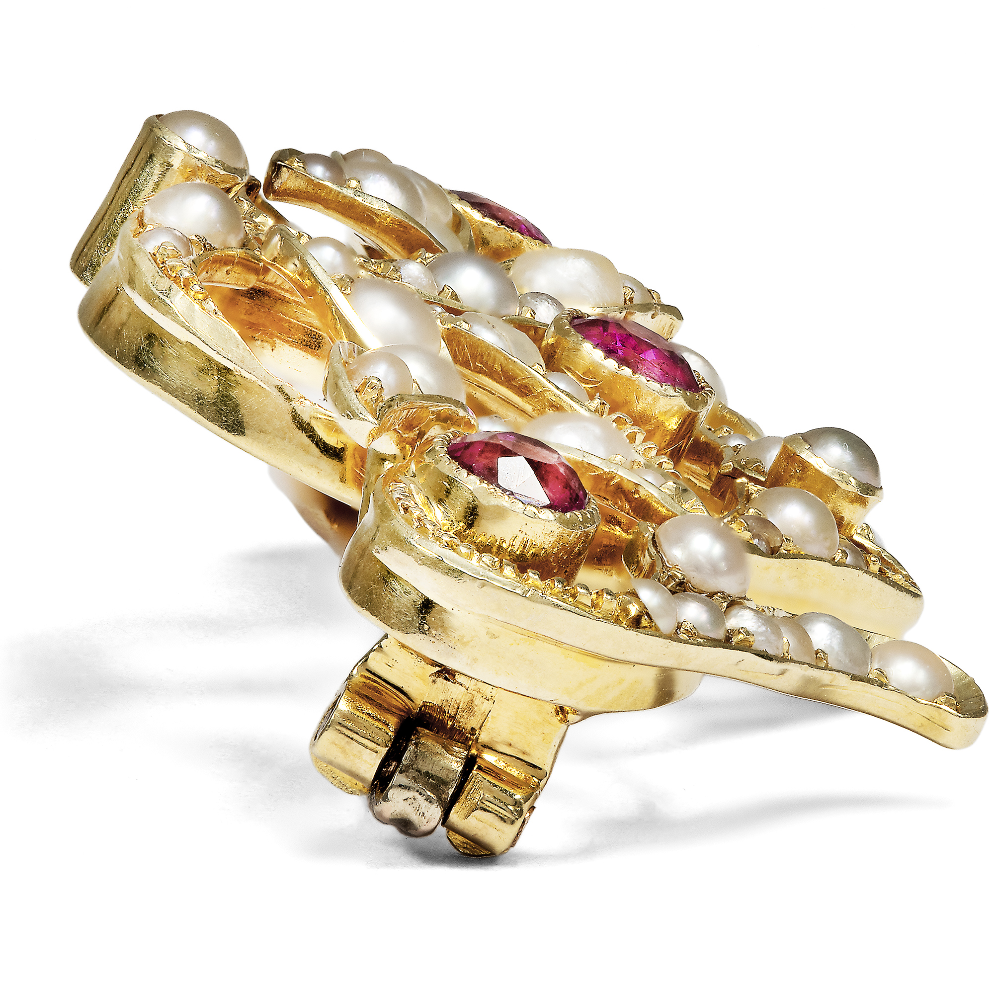 Sentimentale Brosche mit Rubinen & Naturperlen in Gold, Großbritannien um 1905 Sentimentale Brosche mit Rubinen & Naturperlen in Gold, Großbritannien um 1905