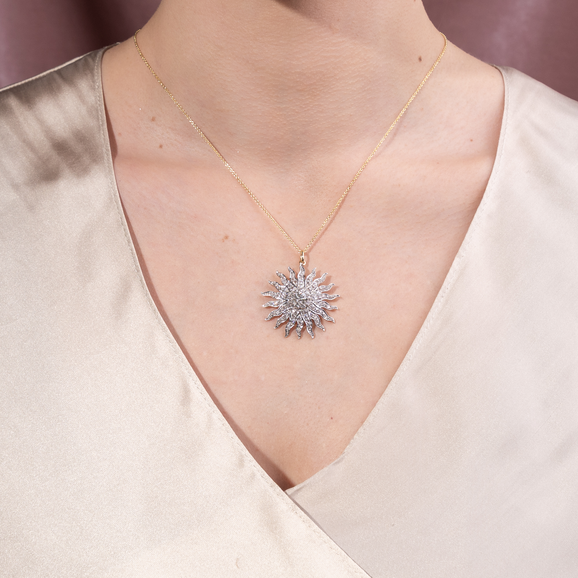 Convertible Antique Pendant-Brooch with 3.27 ct Old-Cut Diamonds, c. 1890 Convertible Antique Pendant-Brooch with 3.27 ct Old-Cut Diamonds, c. 1890