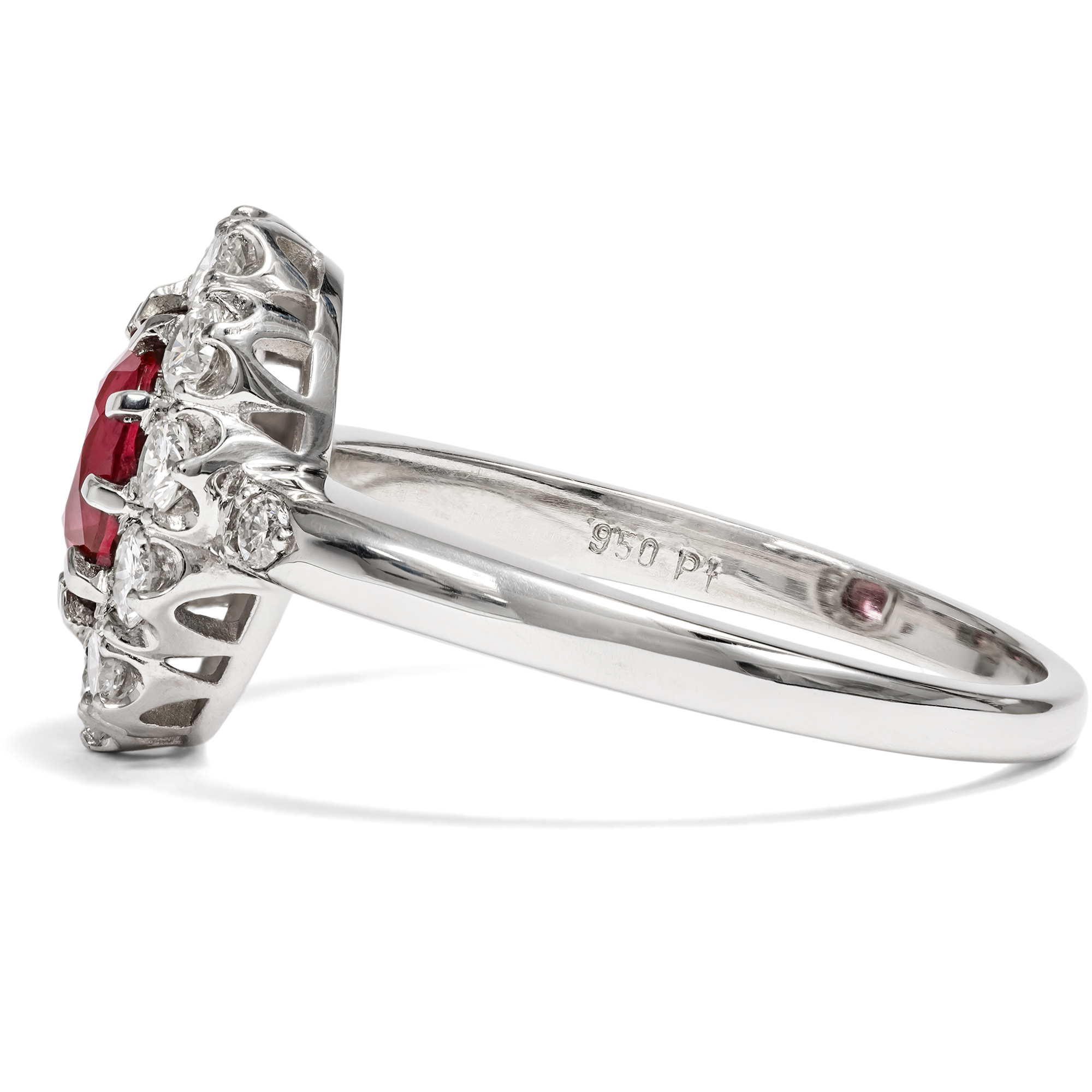 Eleganter Ring mit unbehandeltem Rubin & Brillanten in Platin, aus unserer Werkstatt Eleganter Ring mit unbehandeltem Rubin & Brillanten in Platin, aus unserer Werkstatt