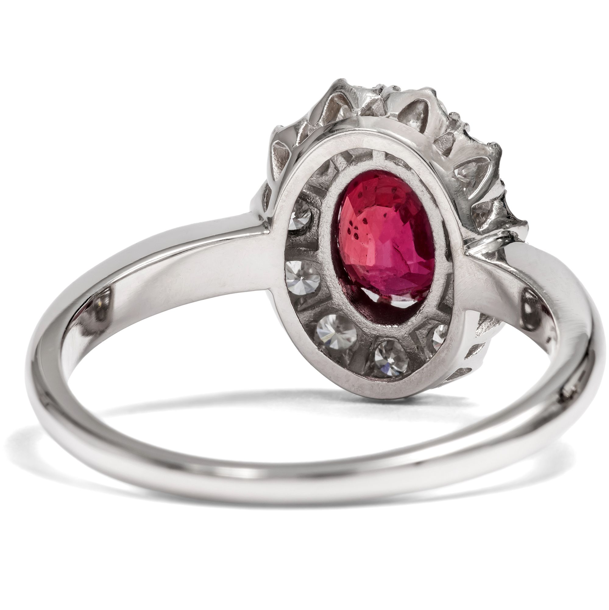 Eleganter Ring mit unbehandeltem Rubin & Brillanten in Platin, aus unserer Werkstatt Eleganter Ring mit unbehandeltem Rubin & Brillanten in Platin, aus unserer Werkstatt