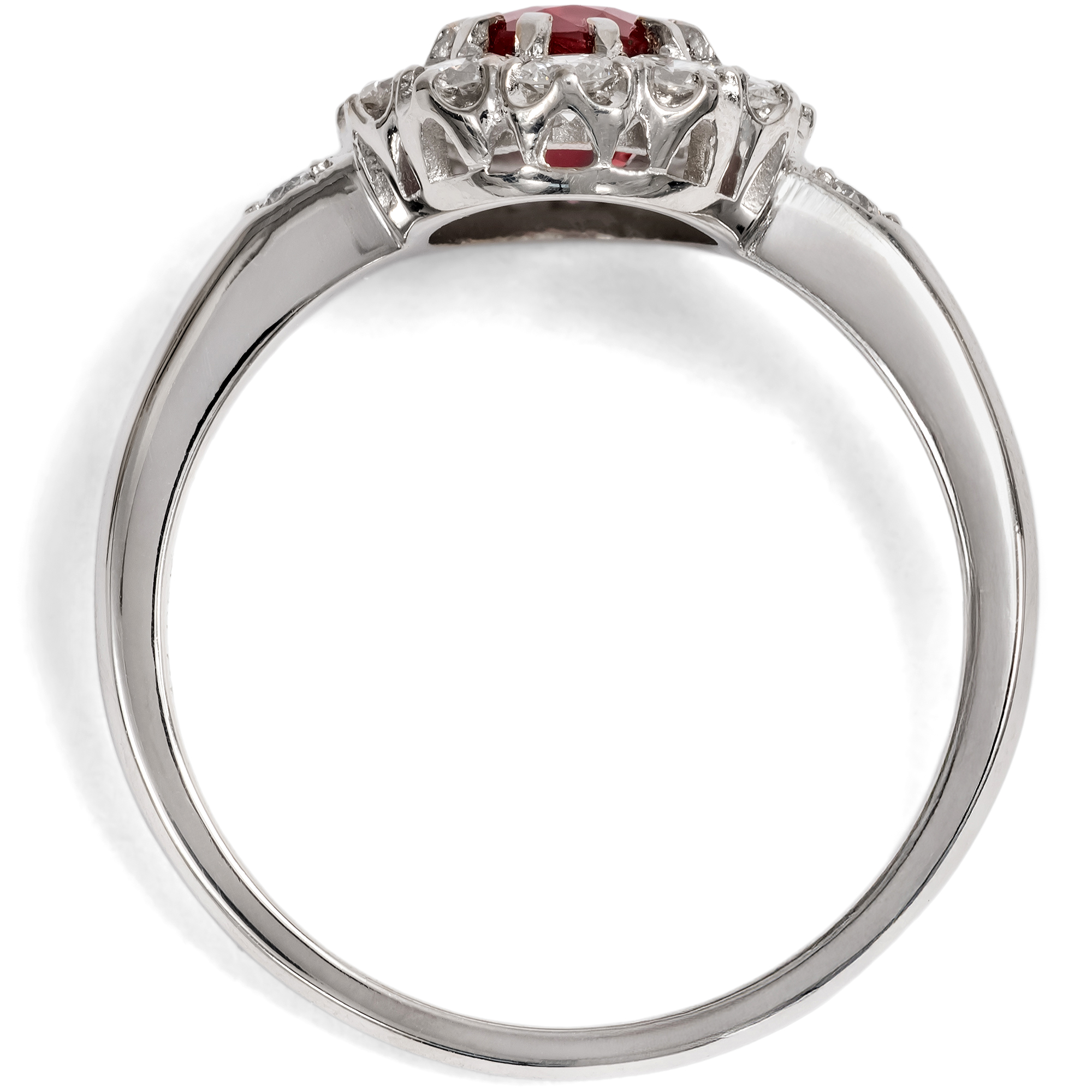 Eleganter Ring mit unbehandeltem Rubin & Brillanten in Platin, aus unserer Werkstatt Eleganter Ring mit unbehandeltem Rubin & Brillanten in Platin, aus unserer Werkstatt