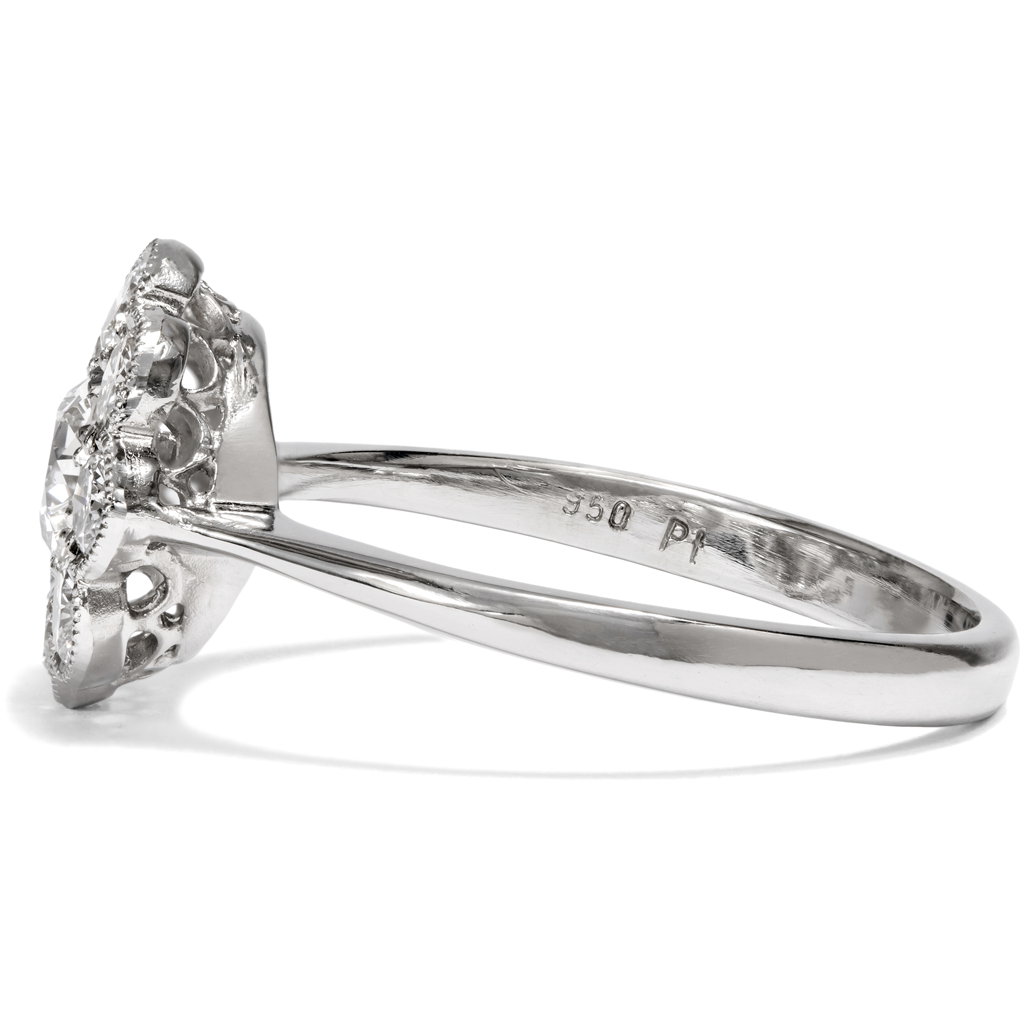 Nachhaltiger Blütenring mit Altschliff-Diamant & Brillanten, aus unserer Werkstatt Nachhaltiger Blütenring mit Altschliff-Diamant & Brillanten, aus unserer Werkstatt