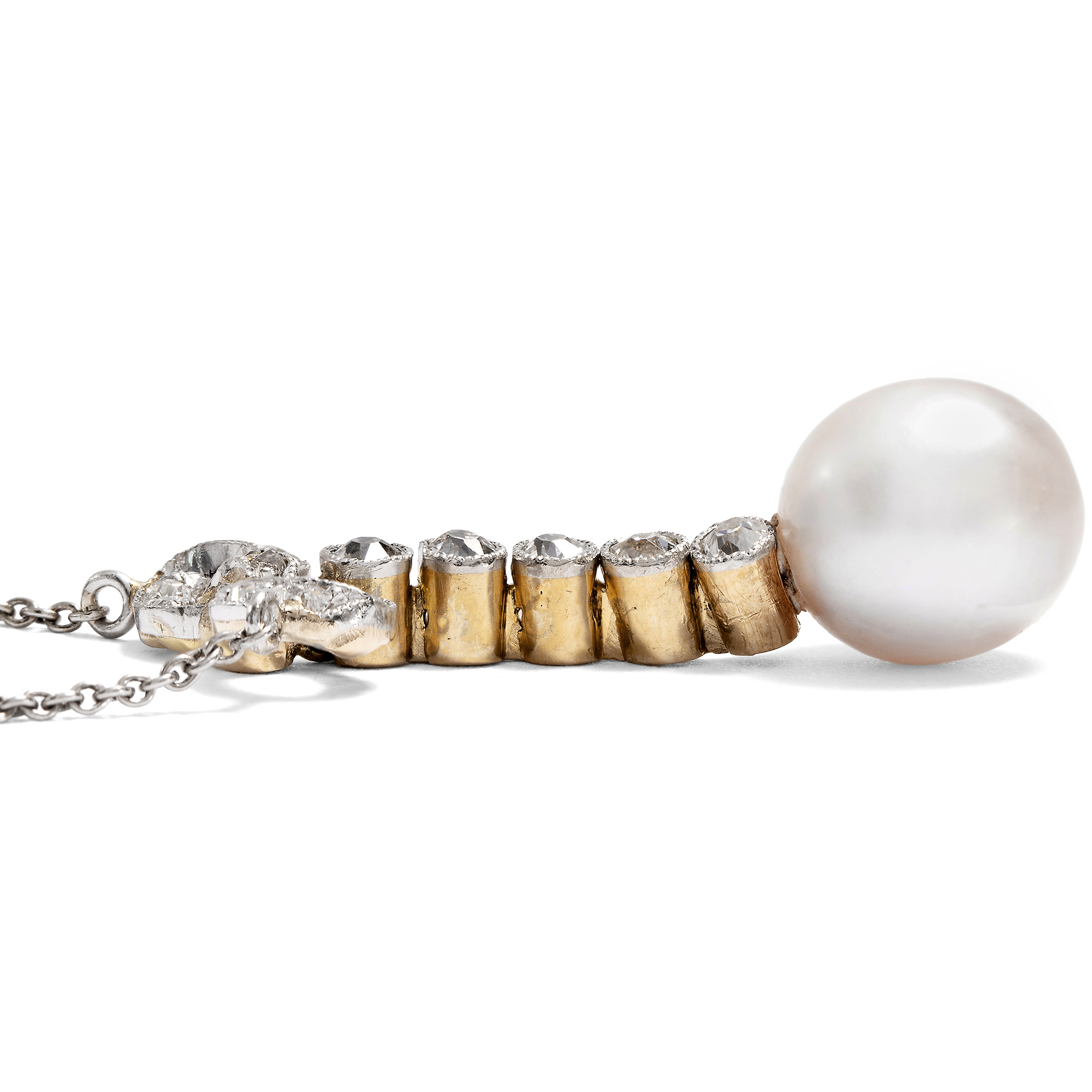 Zartes Schleifen-Collier aus Gold & Platin, Diamanten & Naturperle, Deutschland um 1910 Zartes Schleifen-Collier aus Gold & Platin, Diamanten & Naturperle, Deutschland um 1910