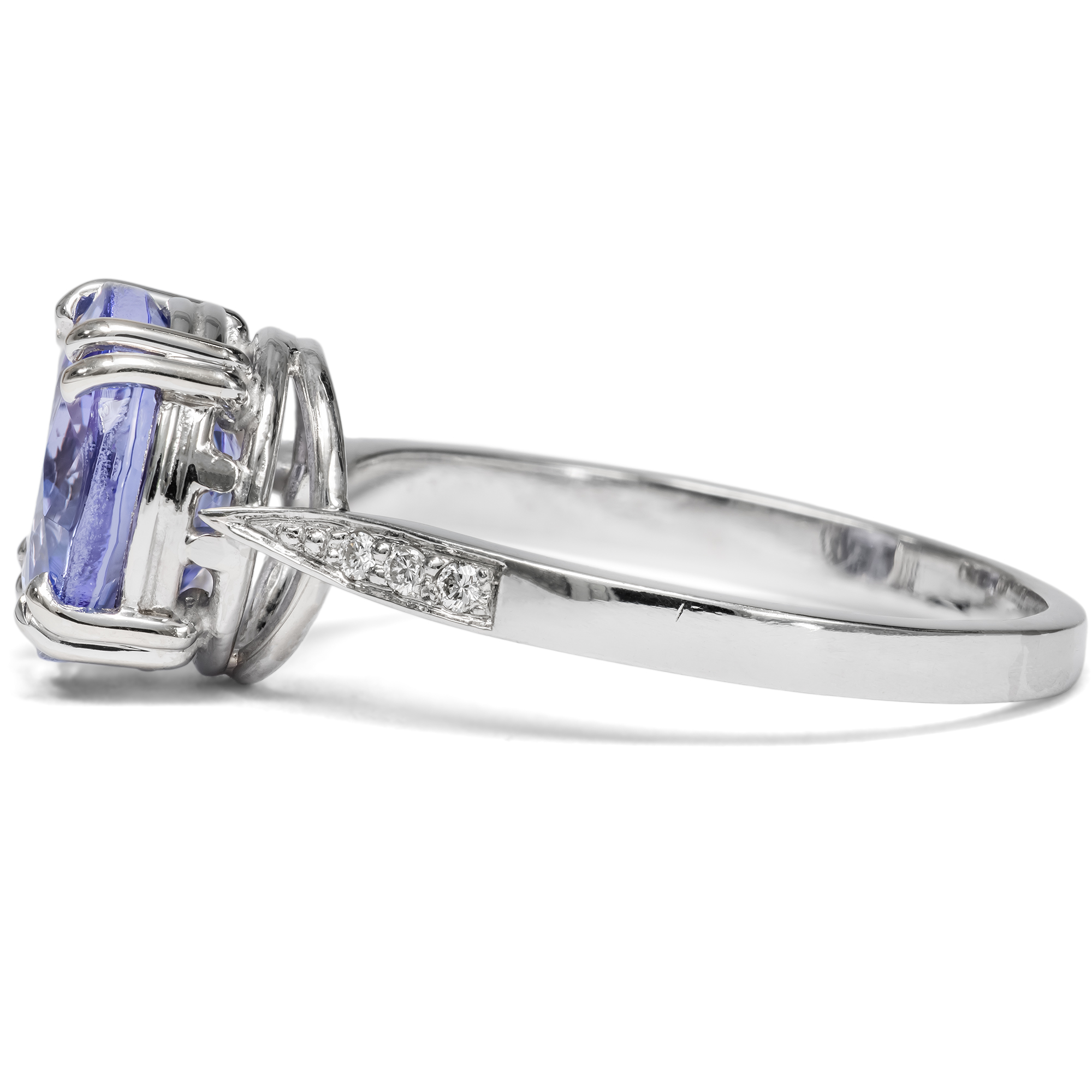 Zeitloser Ring mit Tansanit & Diamanten in Weißgold, um 1990 Zeitloser Ring mit Tansanit & Diamanten in Weißgold, um 1990