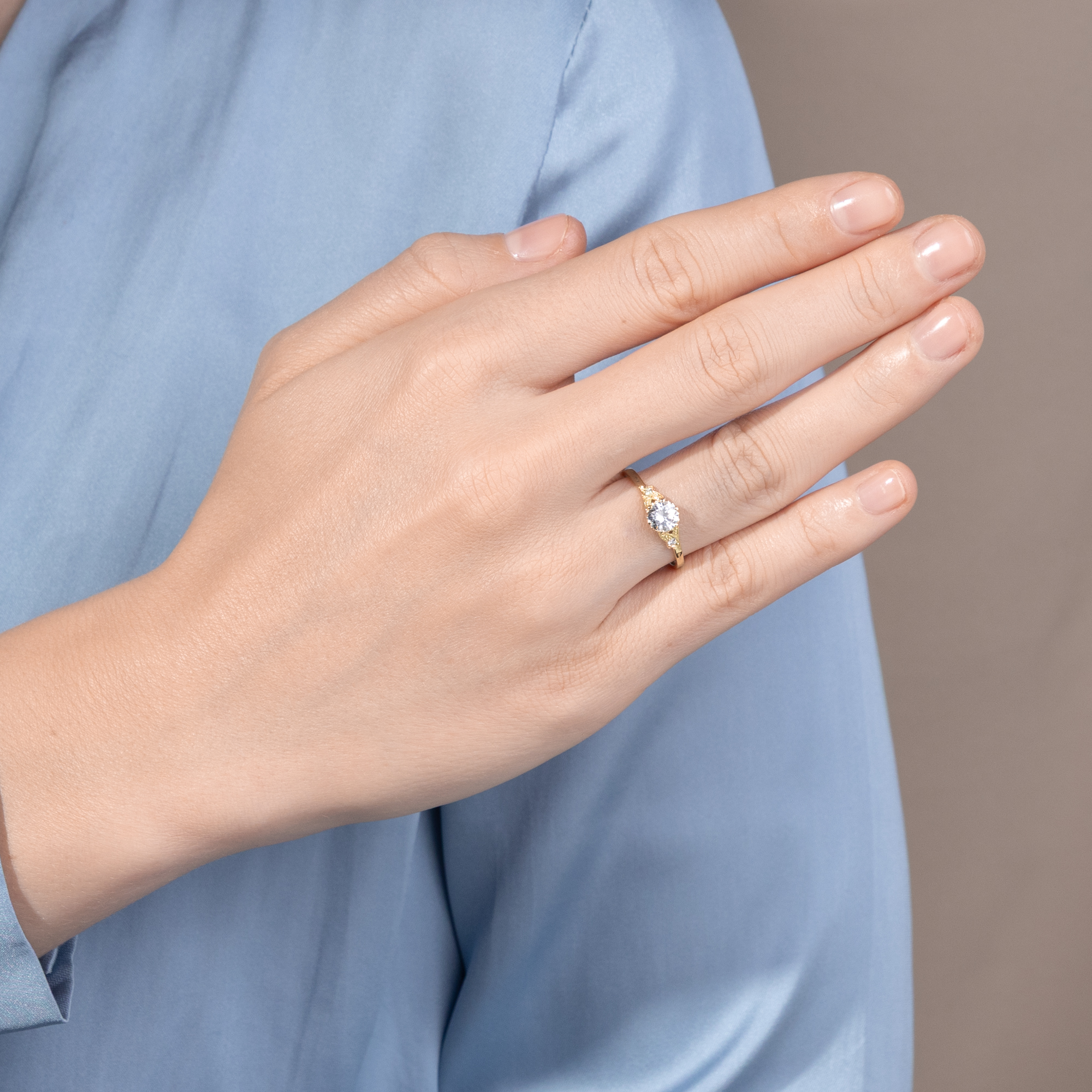 Zarter Ring mit vintage 0,57 ct Brillant (D, vsi) in Gelbgold, aus unserer Werkstatt Zarter Ring mit vintage 0,57 ct Brillant (D, vsi) in Gelbgold, aus unserer Werkstatt