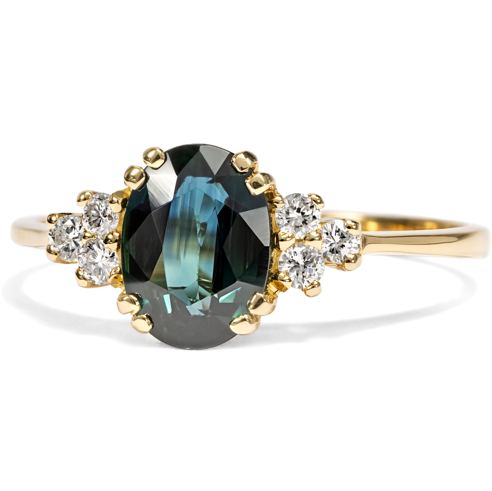 Zarter Ring mit Saphir & Diamanten in Gold, aus unserer Werkstatt Zarter Ring mit Saphir & Diamanten in Gold, aus unserer Werkstatt