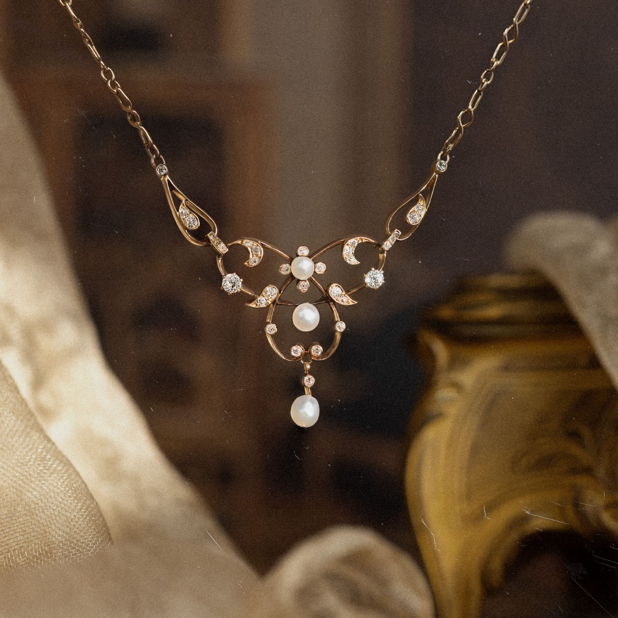 Antikes Collier mit Naturperlen & Diamanten in Rotgold, Deutschland um 1900 Antikes Collier mit Naturperlen & Diamanten in Rotgold, Deutschland um 1900