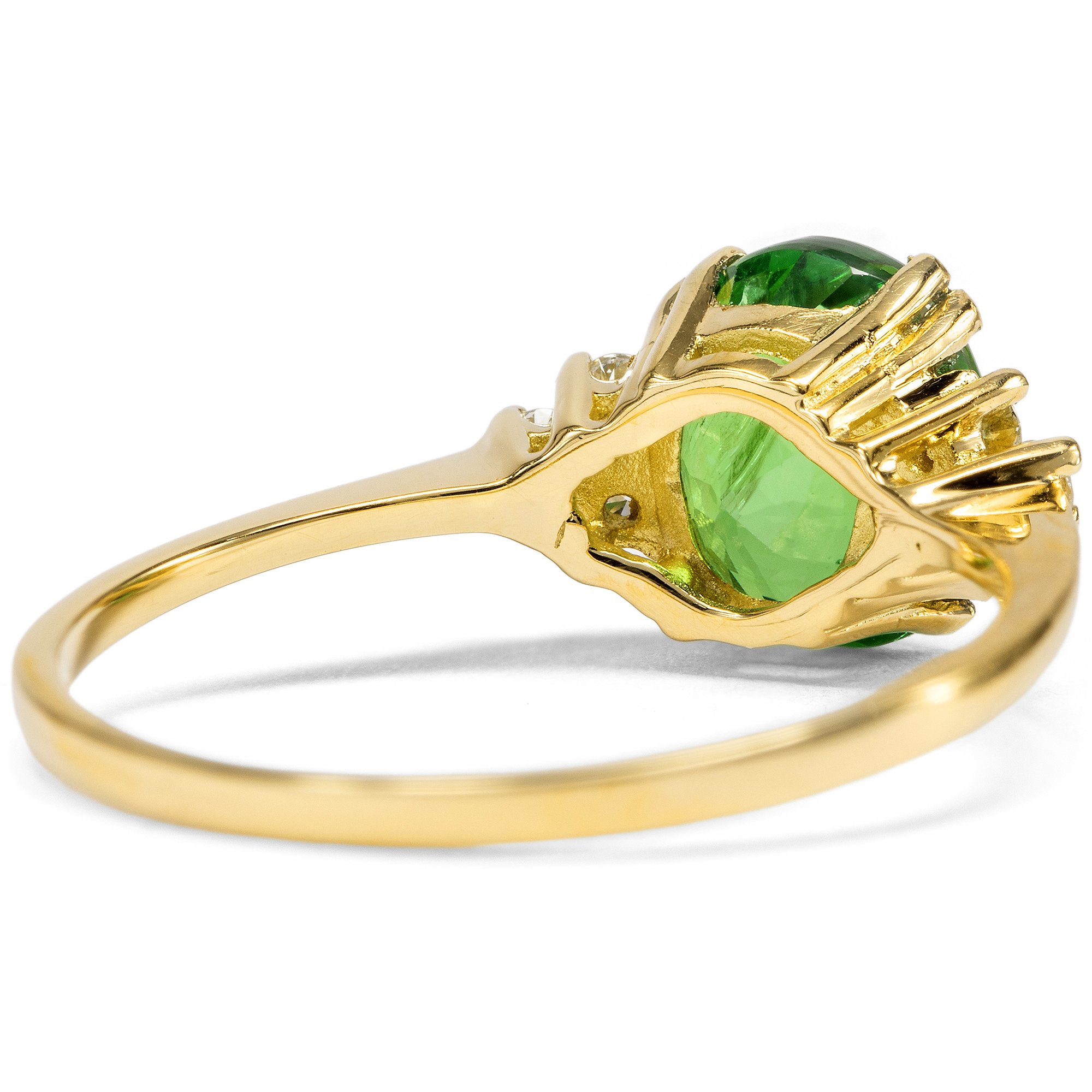 Feiner Ring mit Tsavorit & Diamanten in Gold, aus unserer Werkstatt Feiner Ring mit Tsavorit & Diamanten in Gold, aus unserer Werkstatt