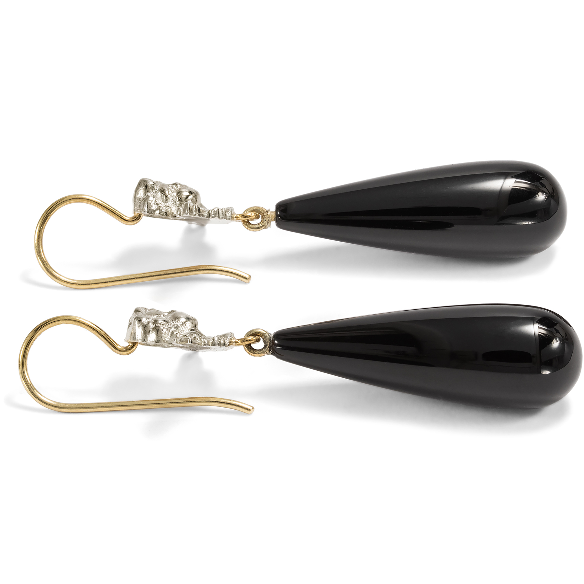 Bezaubernde Ohrringe aus Silber, Gold und Onyx, aus unserer Werkstatt Bezaubernde Ohrringe aus Silber, Gold und Onyx, aus unserer Werkstatt