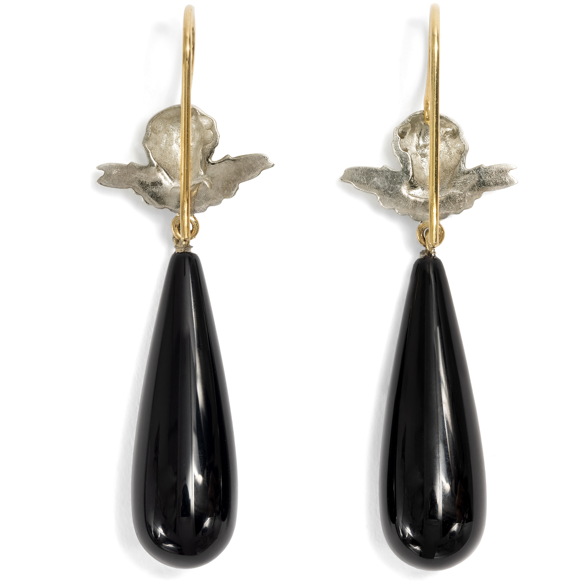 Bezaubernde Ohrringe aus Silber, Gold und Onyx, aus unserer Werkstatt Bezaubernde Ohrringe aus Silber, Gold und Onyx, aus unserer Werkstatt