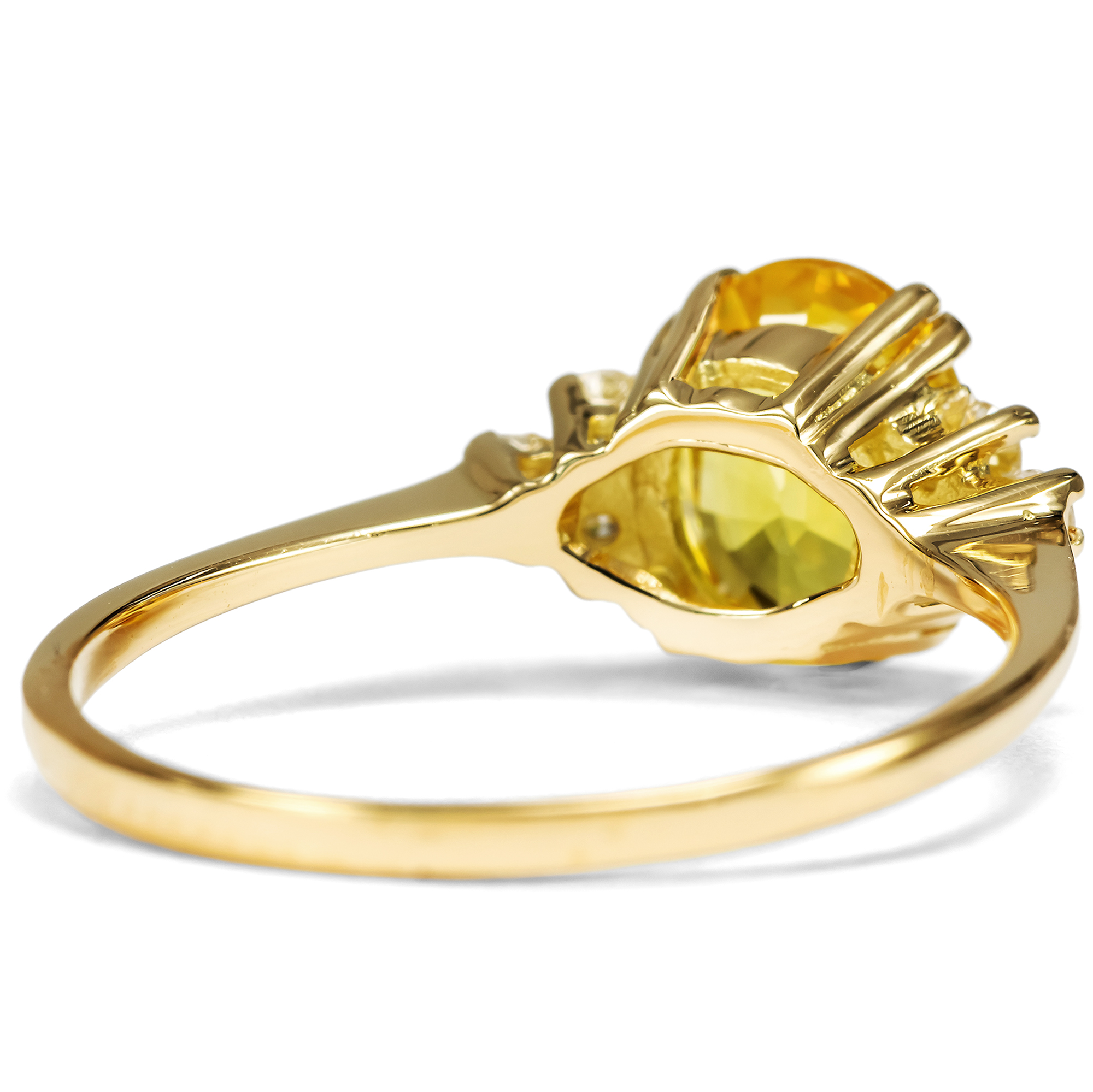 Zarter Ring mit gelbem Ceylon-Saphir & Diamanten in Gold, aus unserer Werkstatt Zarter Ring mit gelbem Ceylon-Saphir & Diamanten in Gold, aus unserer Werkstatt