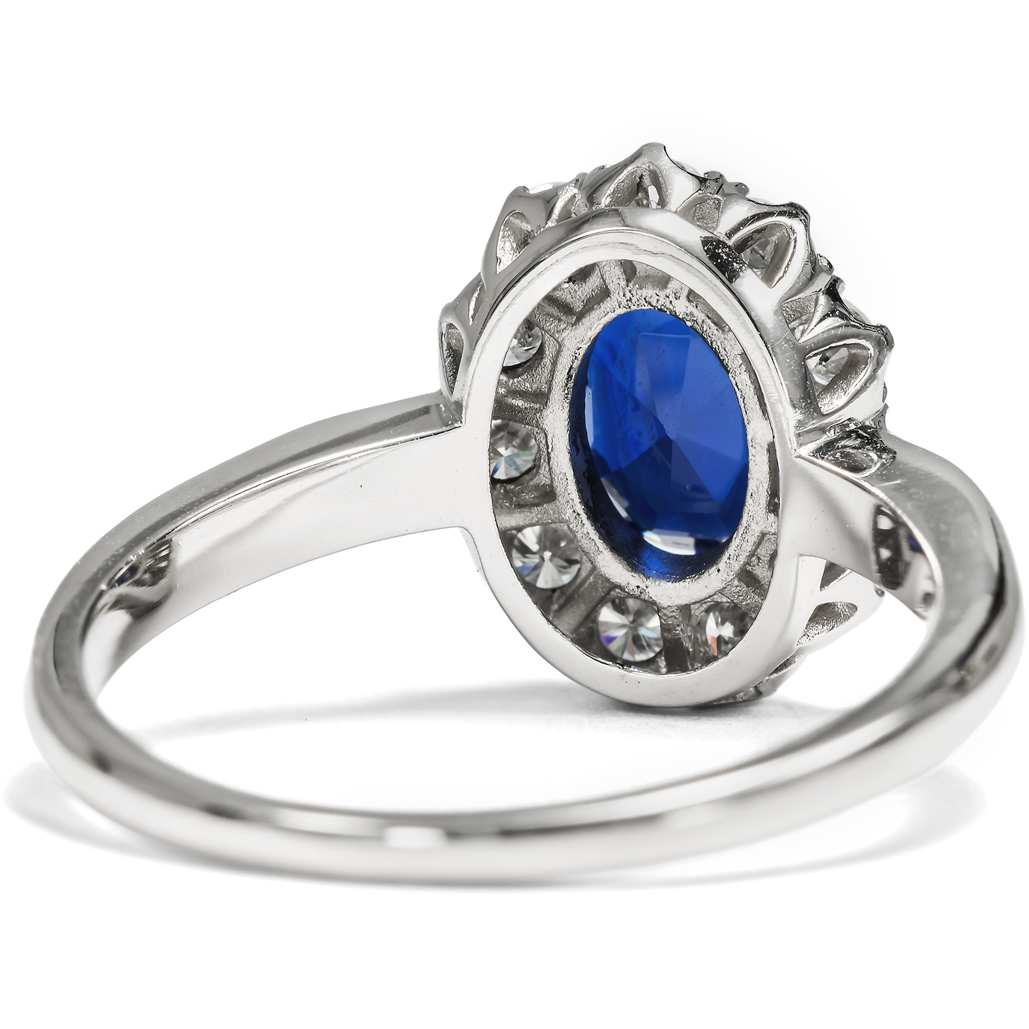 Eleganter Ring mit unbehandeltem Saphir & Brillanten in Platin, aus unserer Werkstatt Eleganter Ring mit unbehandeltem Saphir & Brillanten in Platin, aus unserer Werkstatt
