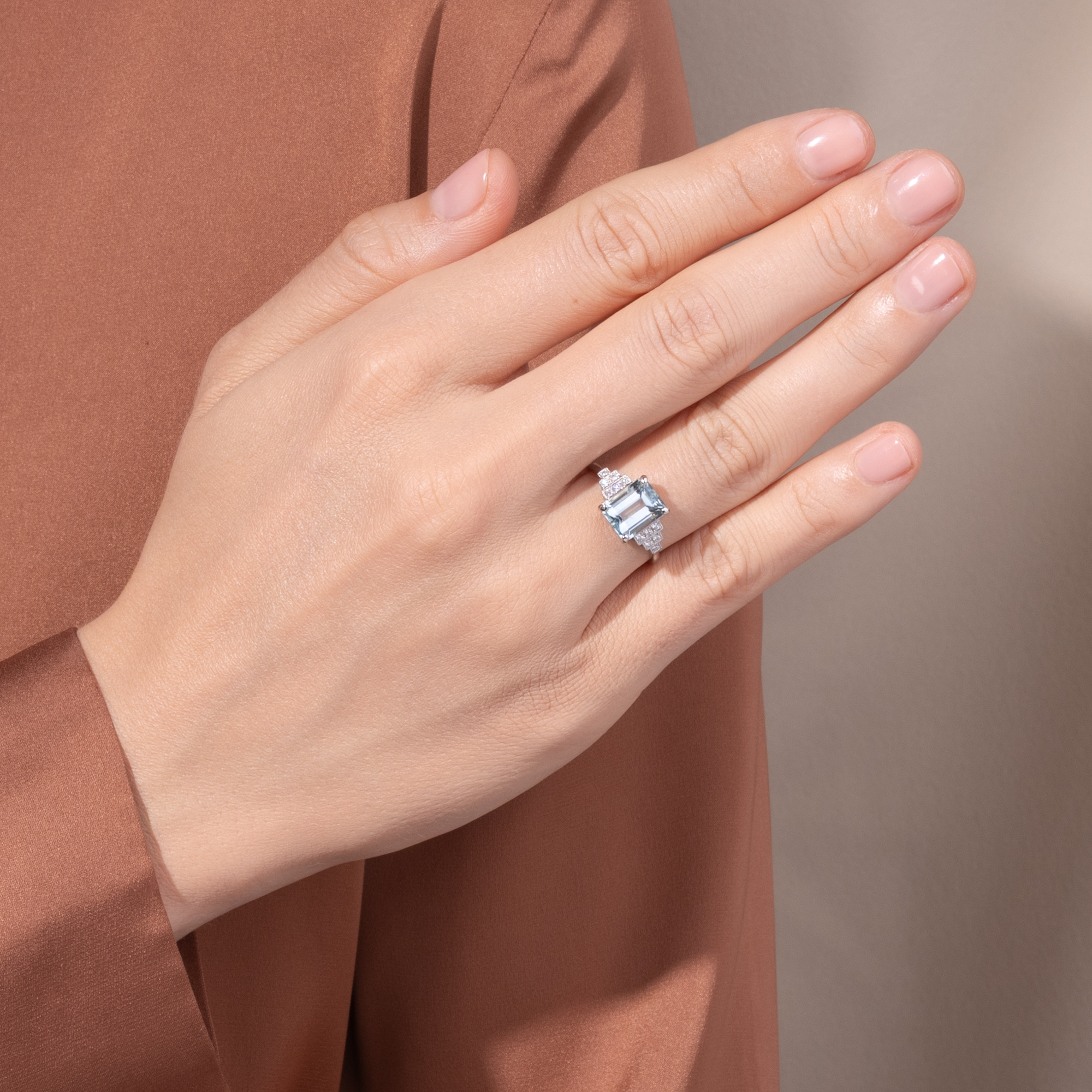 Eleganter Ring mit Aquamarin & Diamanten in Platin, aus unserer Werkstatt Eleganter Ring mit Aquamarin & Diamanten in Platin, aus unserer Werkstatt