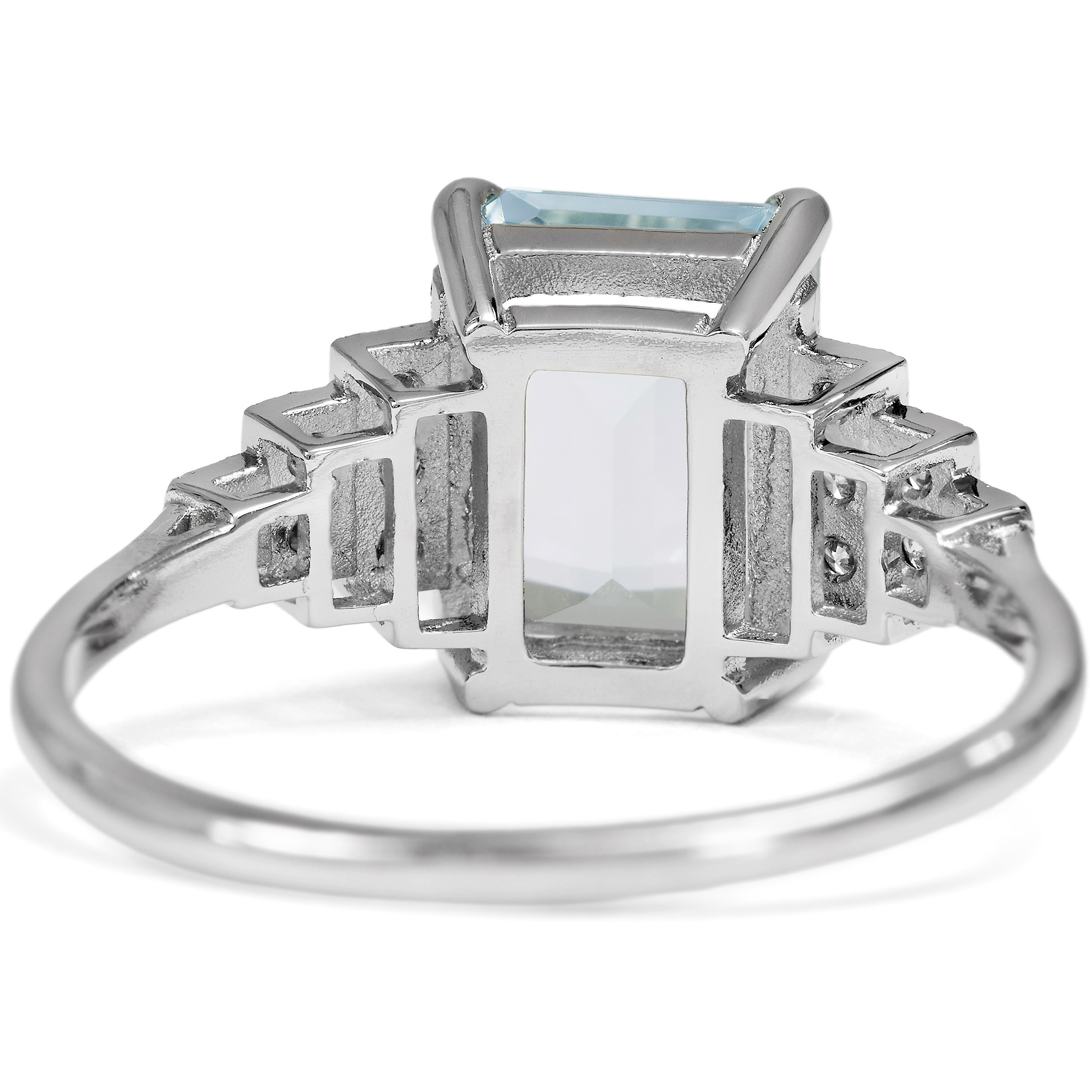 Eleganter Ring mit Aquamarin & Diamanten in Platin, aus unserer Werkstatt Eleganter Ring mit Aquamarin & Diamanten in Platin, aus unserer Werkstatt