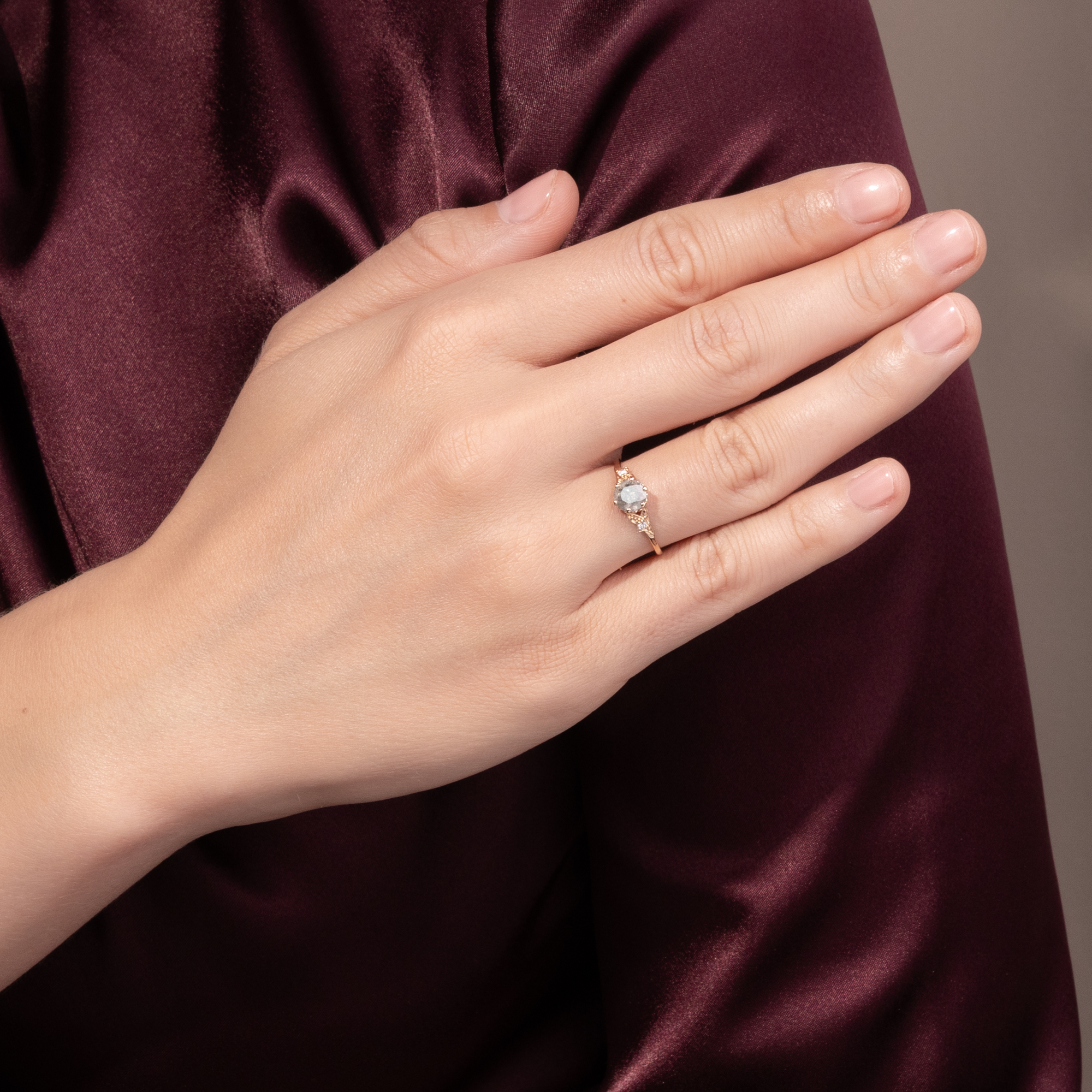 Zarter Ring mit 0,77 ct Brillant in Roségold, aus unserer Werkstatt Zarter Ring mit 0,77 ct Brillant in Roségold, aus unserer Werkstatt