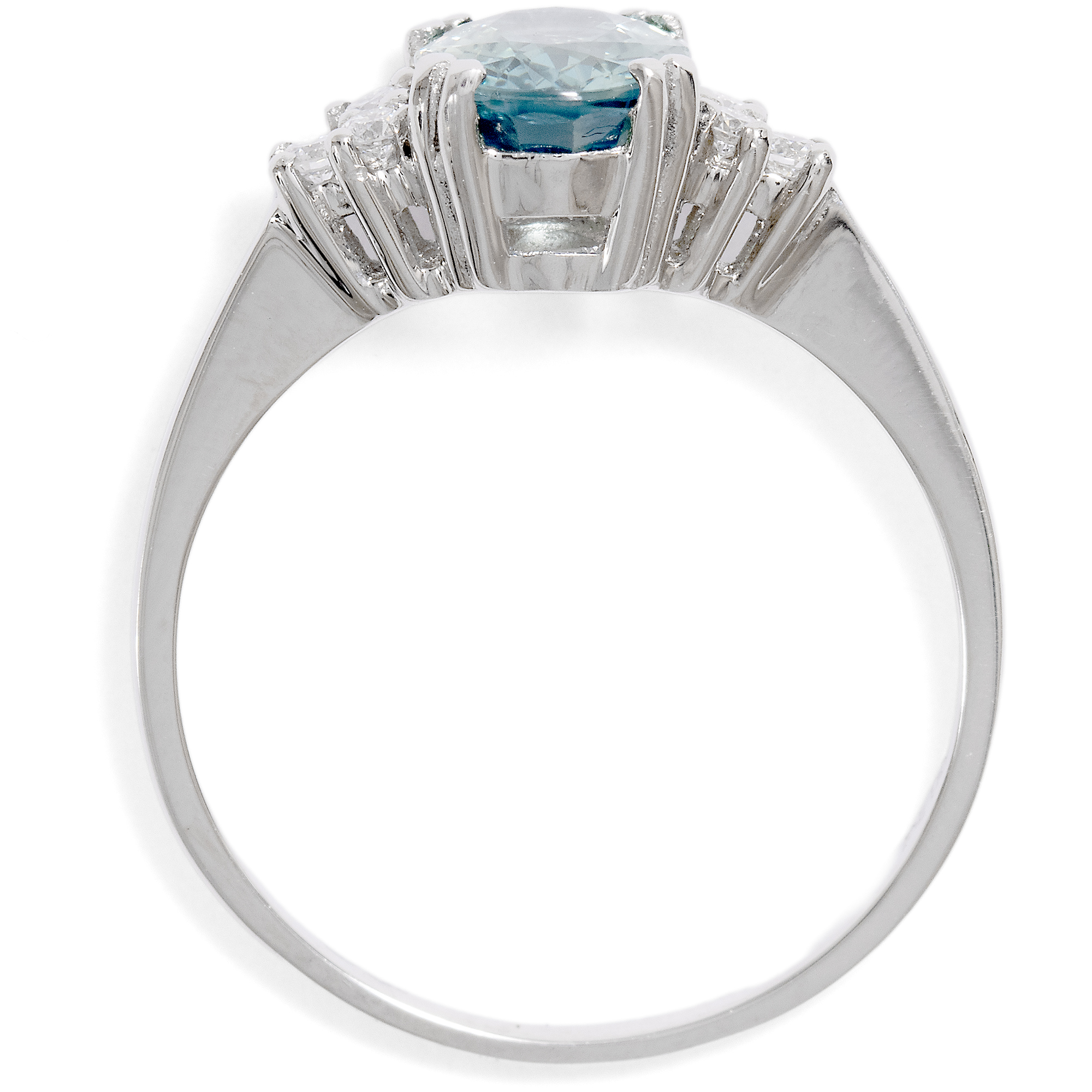 Zarter Ring mit Teal Saphir & Diamanten in Platin, aus unserer Werkstatt Zarter Ring mit Teal Saphir & Diamanten in Platin, aus unserer Werkstatt