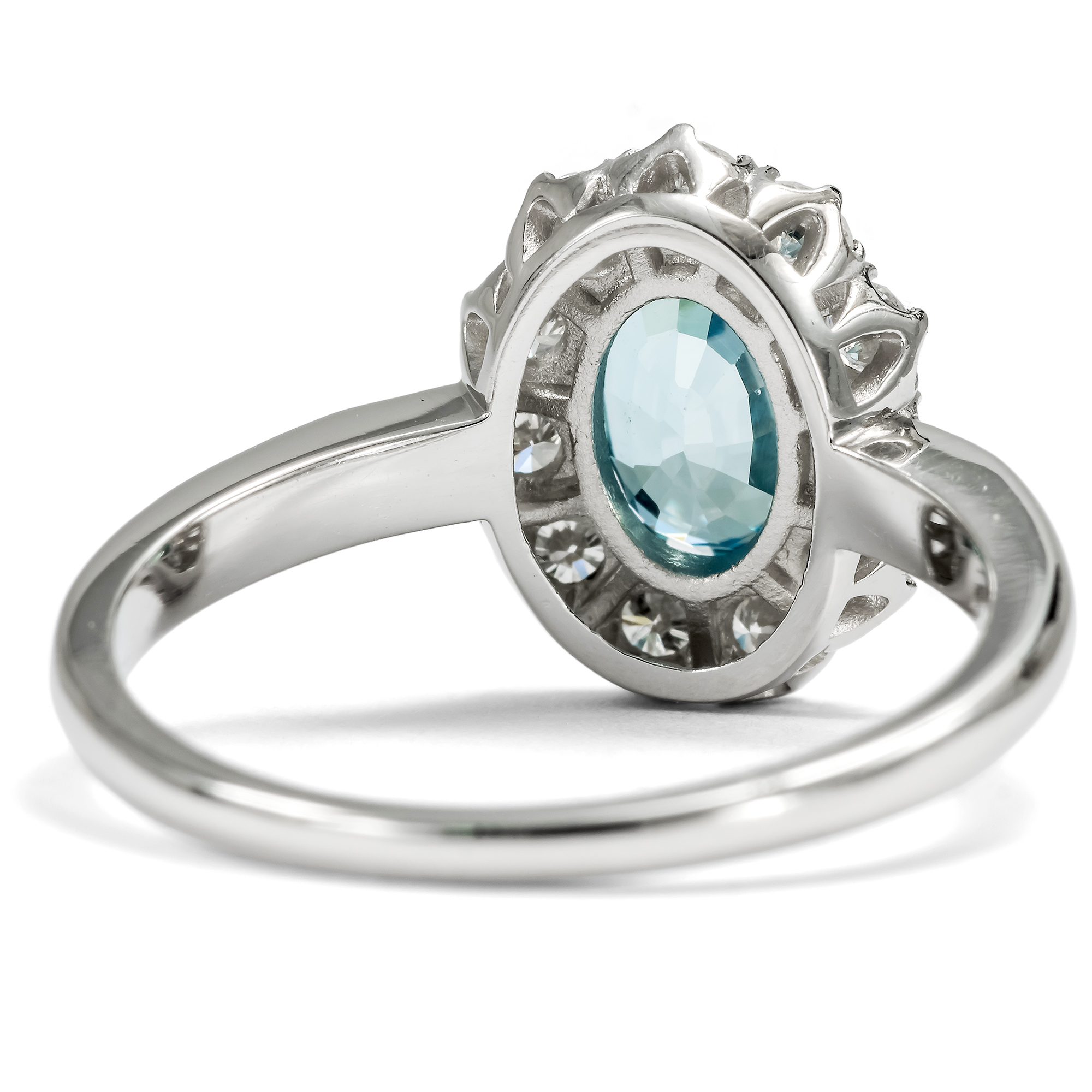 Eleganter Ring mit natürlichem Zirkon & Brillanten in Platin, aus unserer Werkstatt Eleganter Ring mit natürlichem Zirkon & Brillanten in Platin, aus unserer Werkstatt